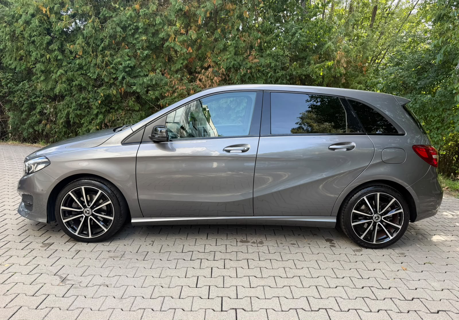 MERCEDES-BENZ B 220 CDI Swiss Star Edition Urban 4Matic 7G-DCT-image-1