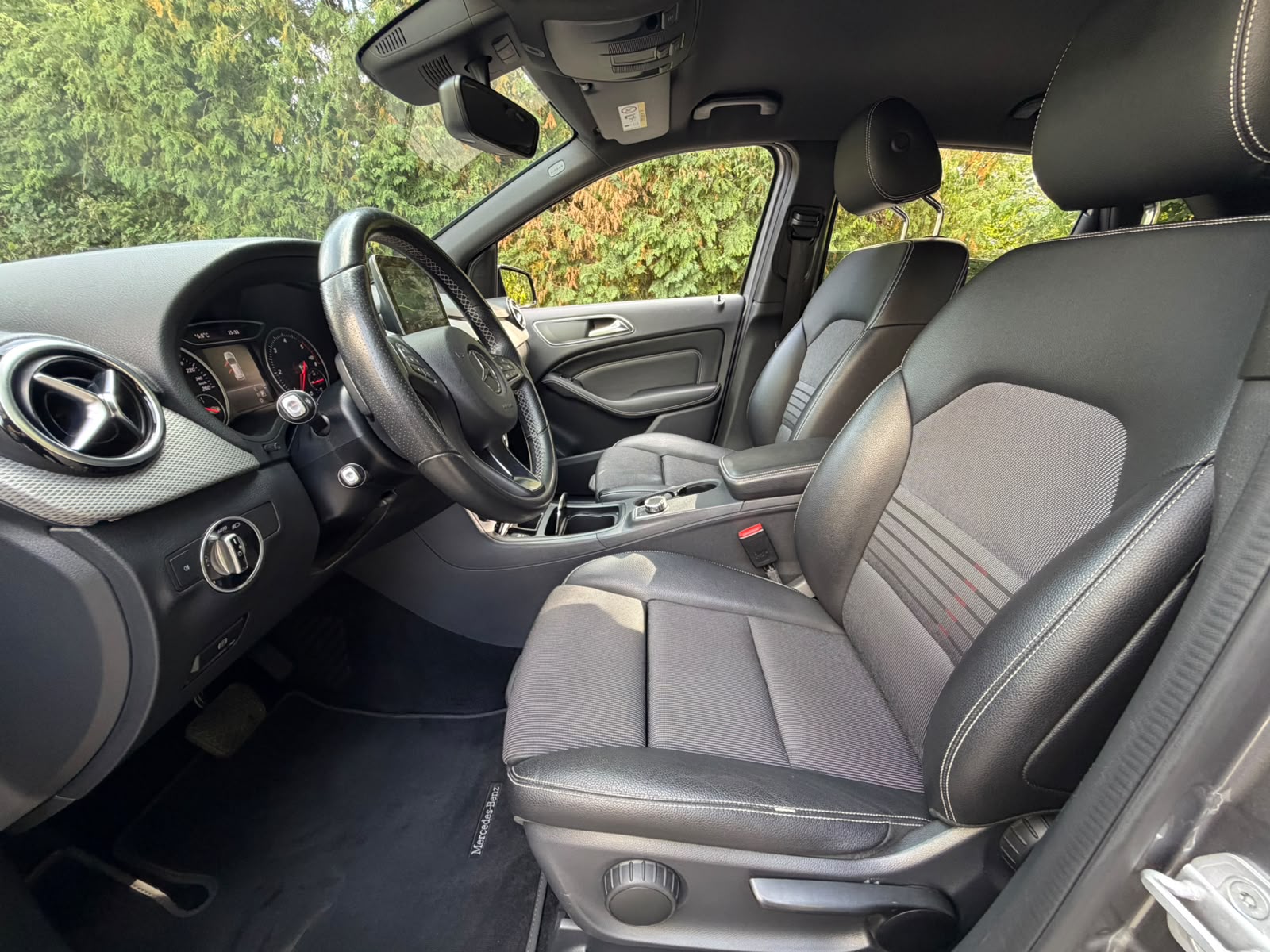 MERCEDES-BENZ B 220 CDI Swiss Star Edition Urban 4Matic 7G-DCT-image-9