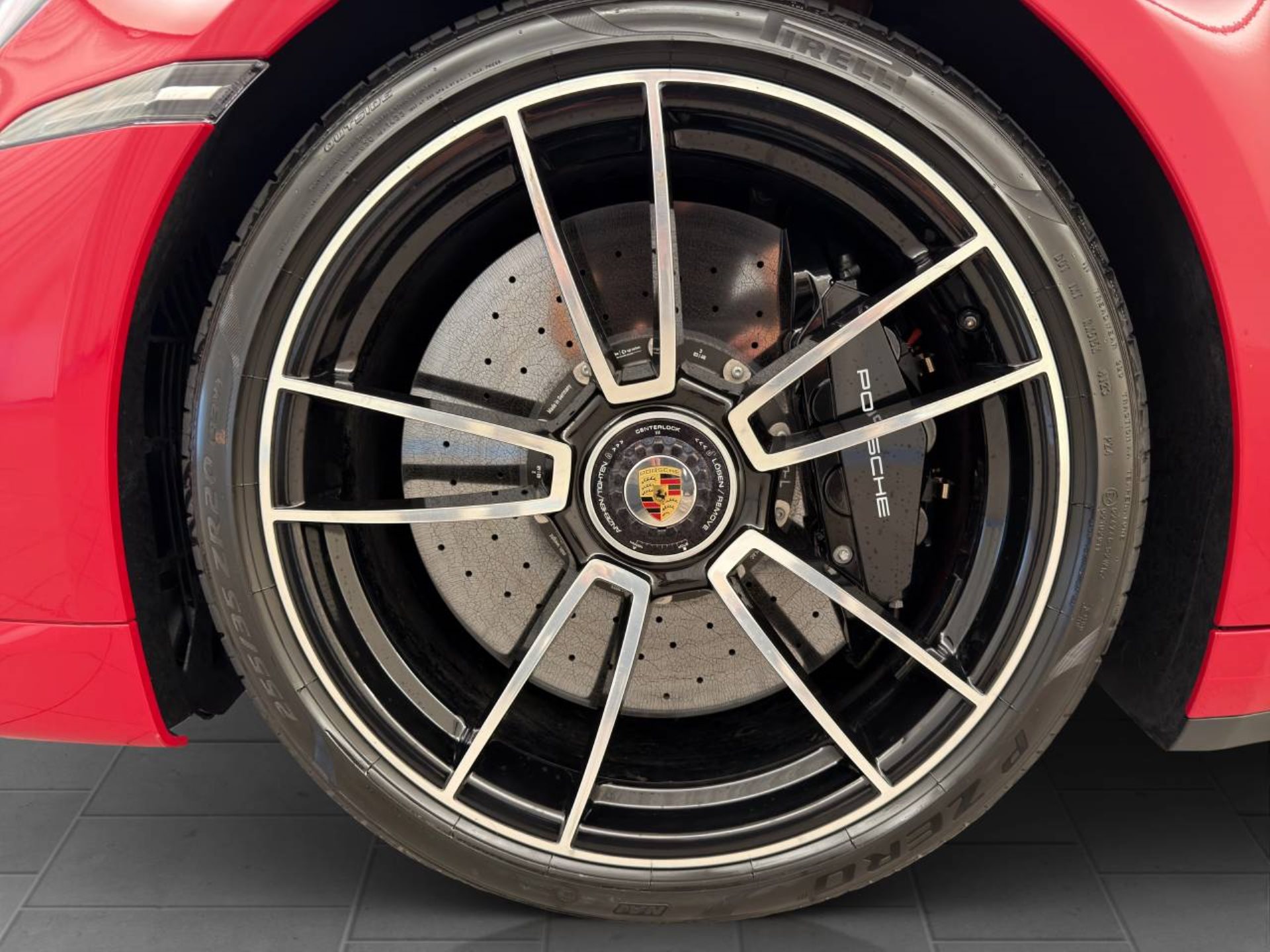 PORSCHE 911 Turbo S-image-10