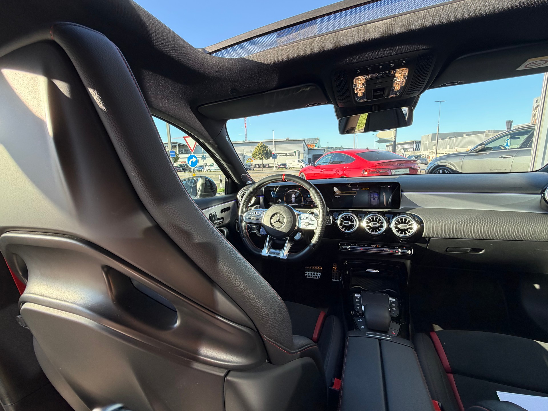 MERCEDES-BENZ A 35 AMG 4Matic Speedshift-image-13