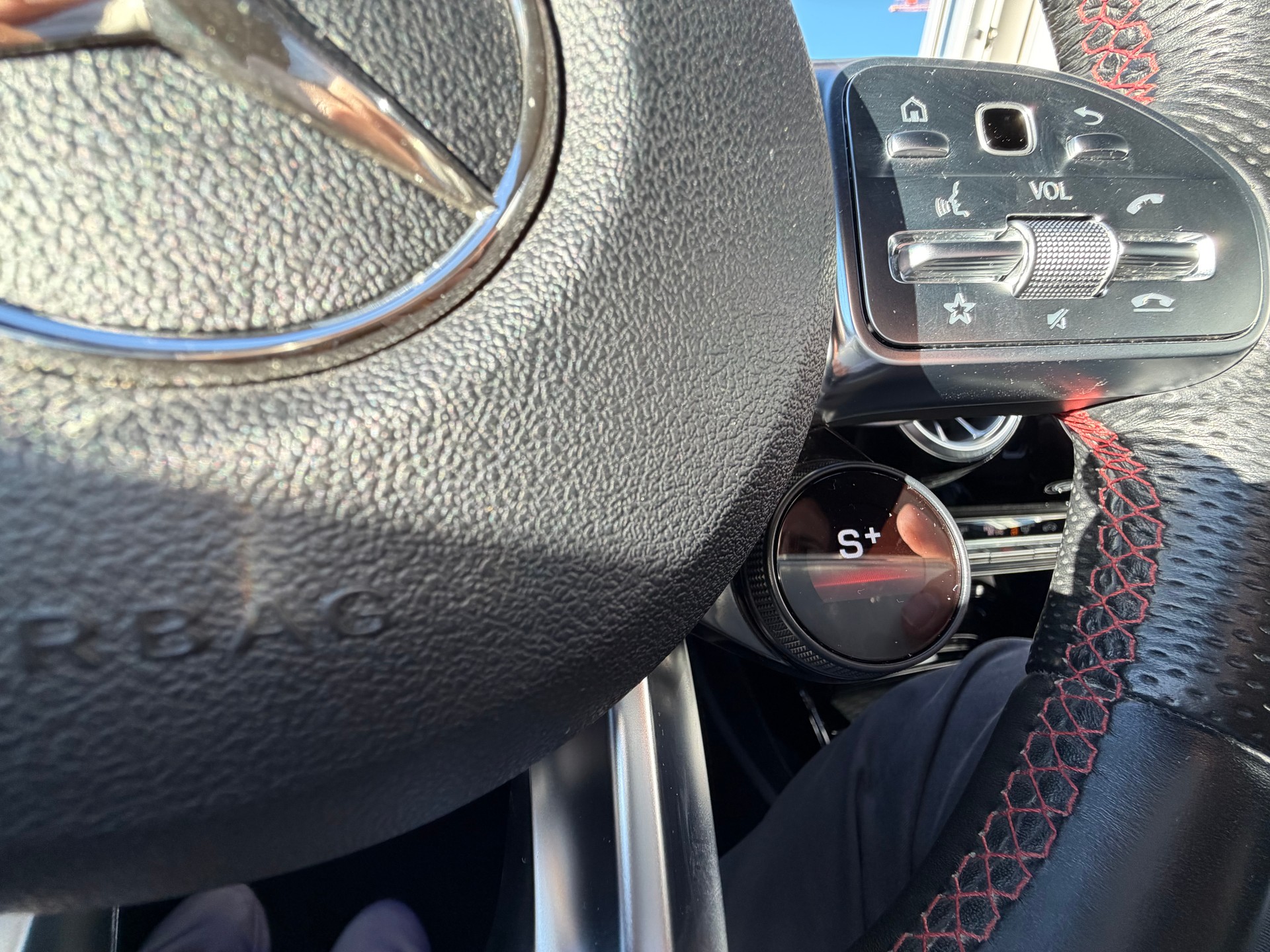 MERCEDES-BENZ A 35 AMG 4Matic Speedshift-image-18