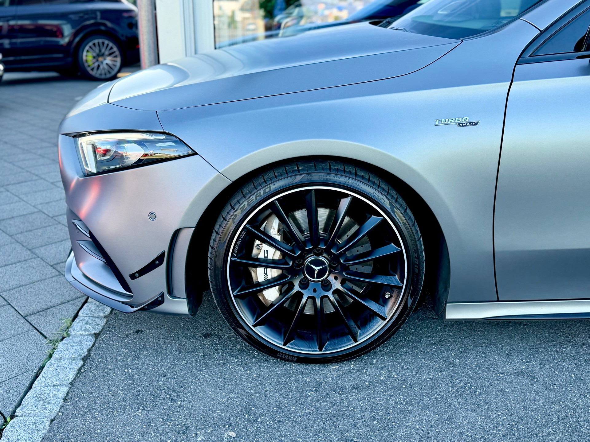 MERCEDES-BENZ A 35 AMG 4Matic Speedshift-image-6
