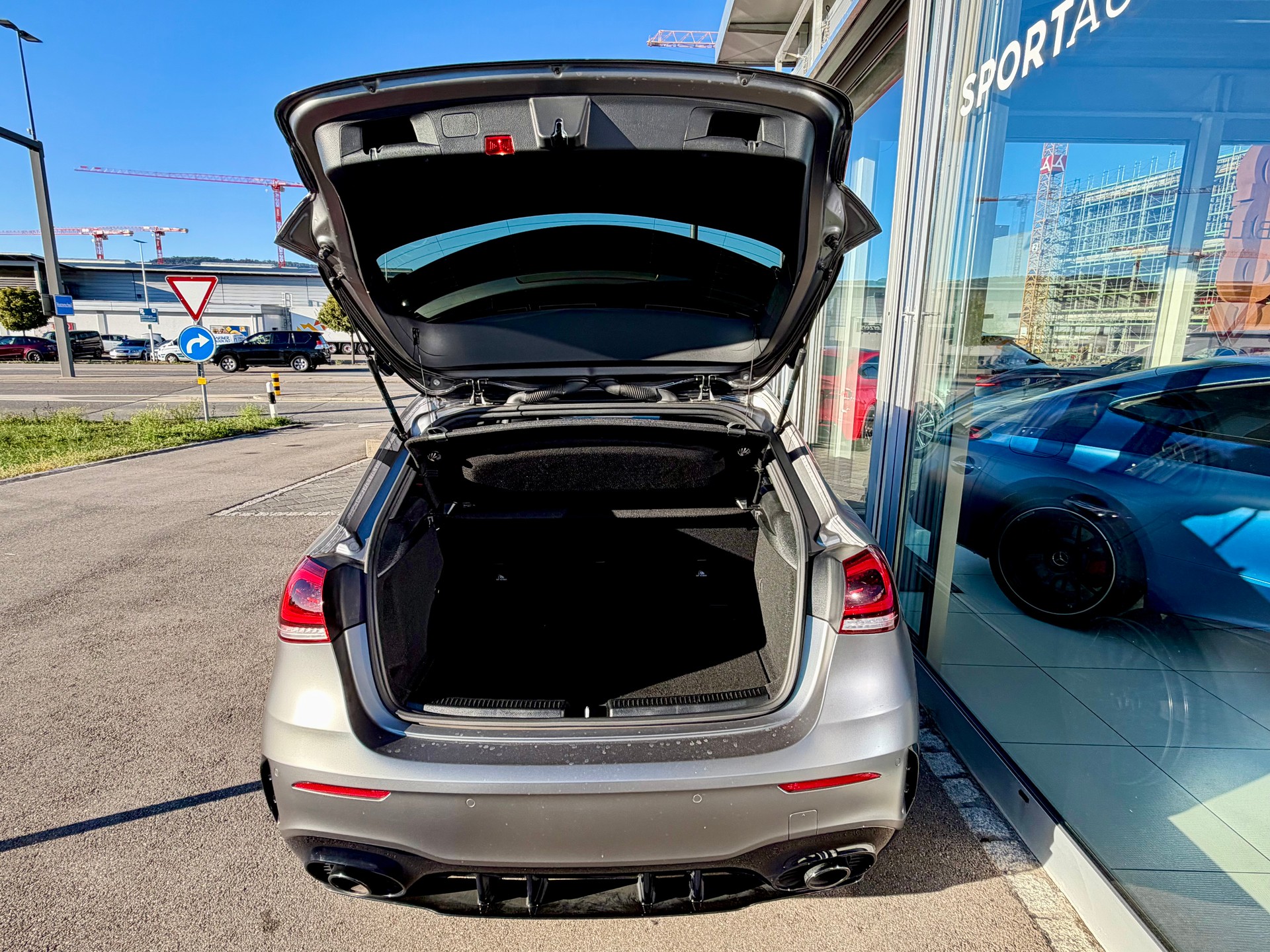 MERCEDES-BENZ A 35 AMG 4Matic Speedshift-image-10