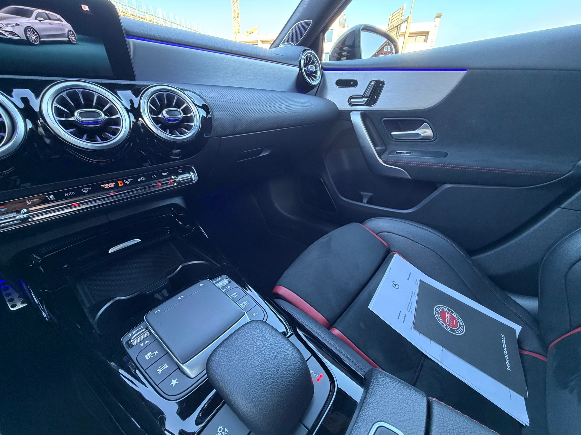 MERCEDES-BENZ A 35 AMG 4Matic Speedshift-image-29