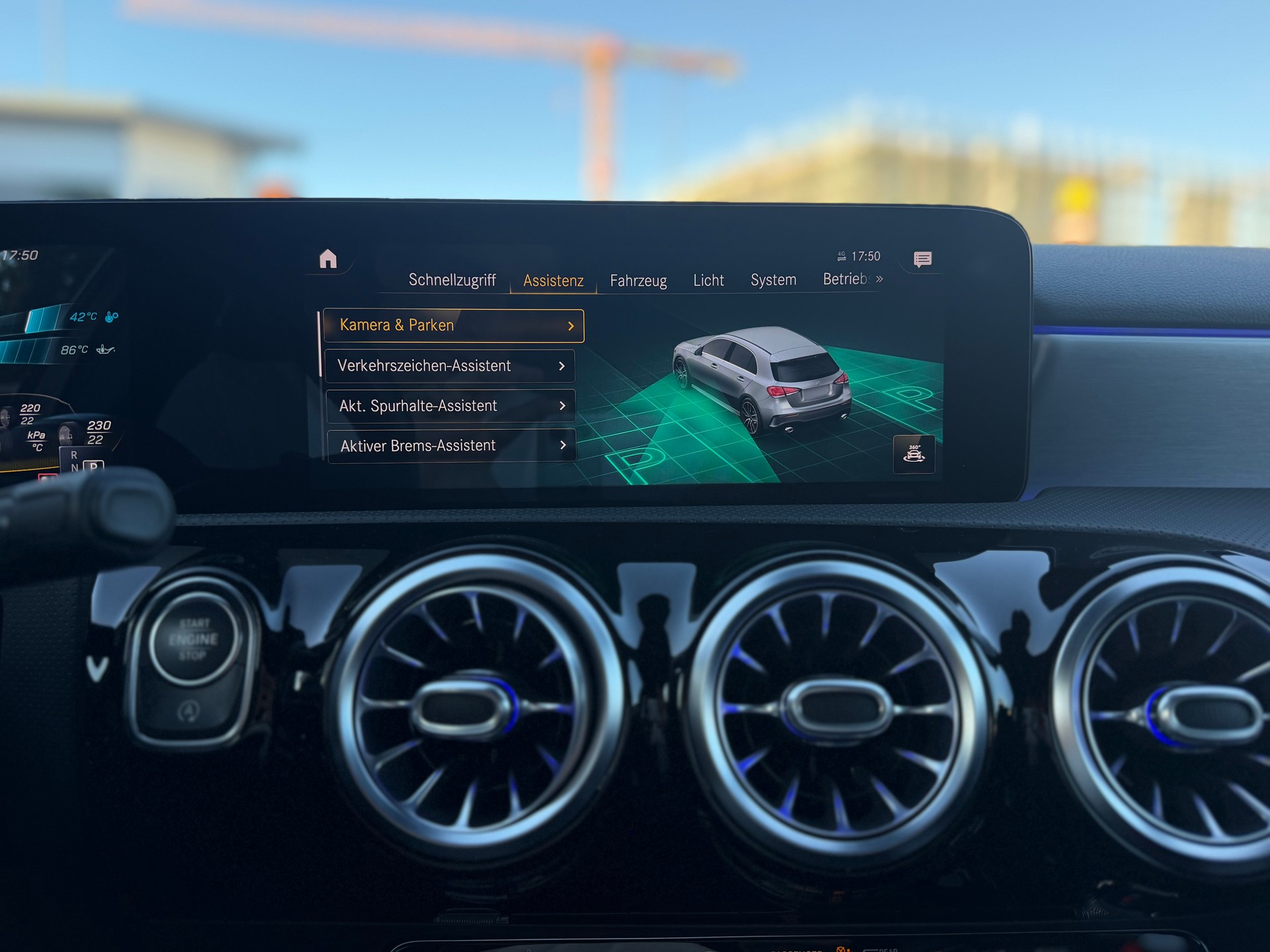 MERCEDES-BENZ A 35 AMG 4Matic Speedshift-image-24