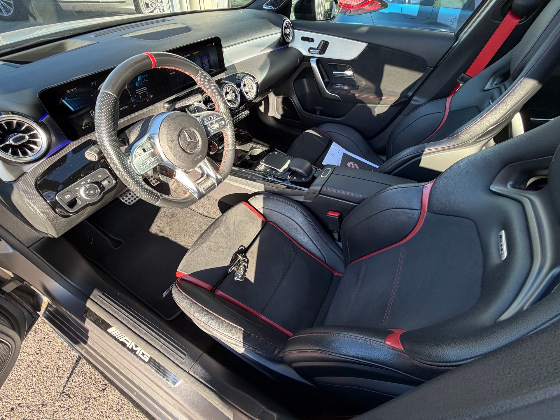 MERCEDES-BENZ A 35 AMG 4Matic Speedshift-image-14