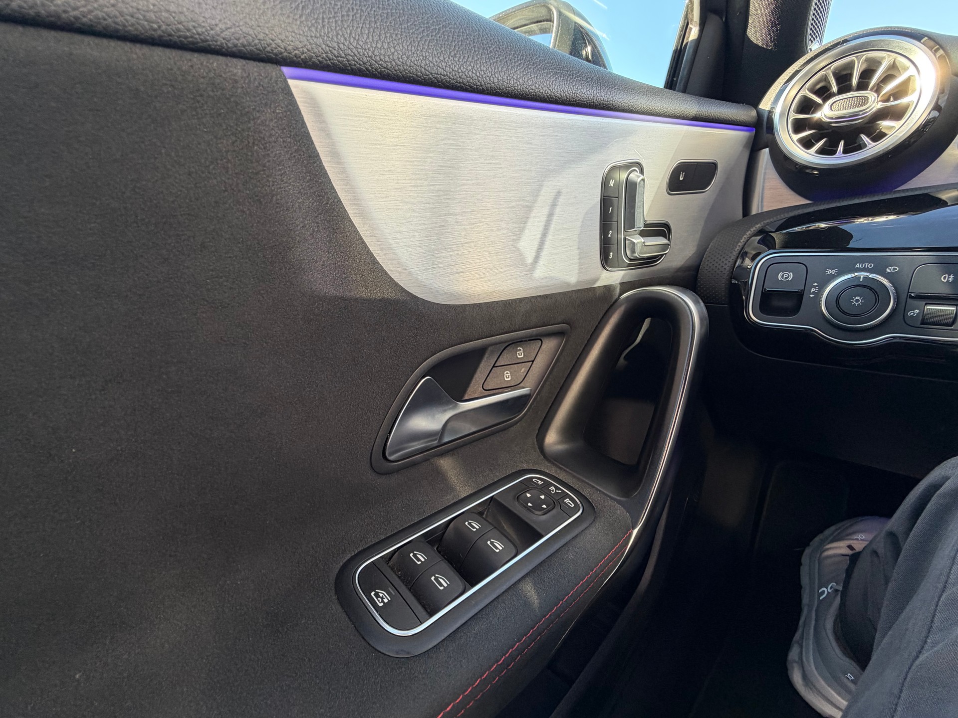 MERCEDES-BENZ A 35 AMG 4Matic Speedshift-image-16