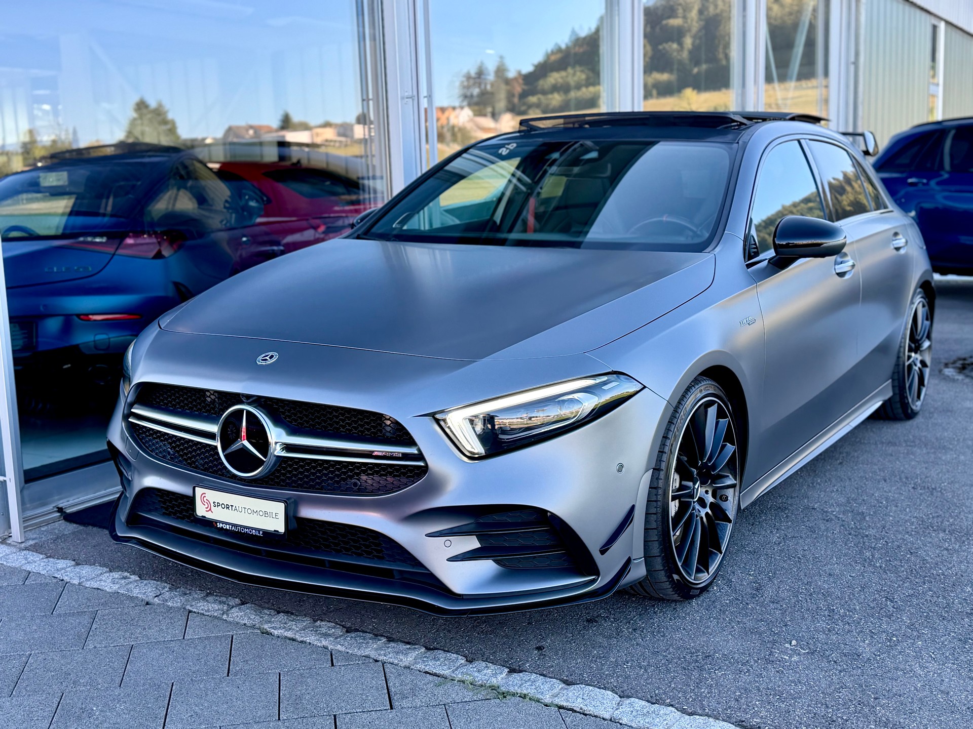MERCEDES-BENZ A 35 AMG 4Matic Speedshift-image-2