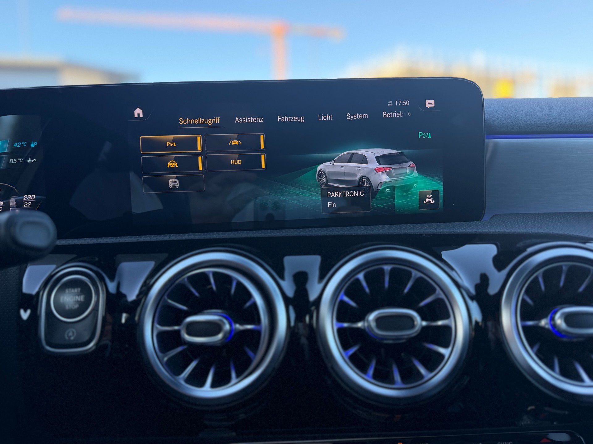 MERCEDES-BENZ A 35 AMG 4Matic Speedshift-image-23