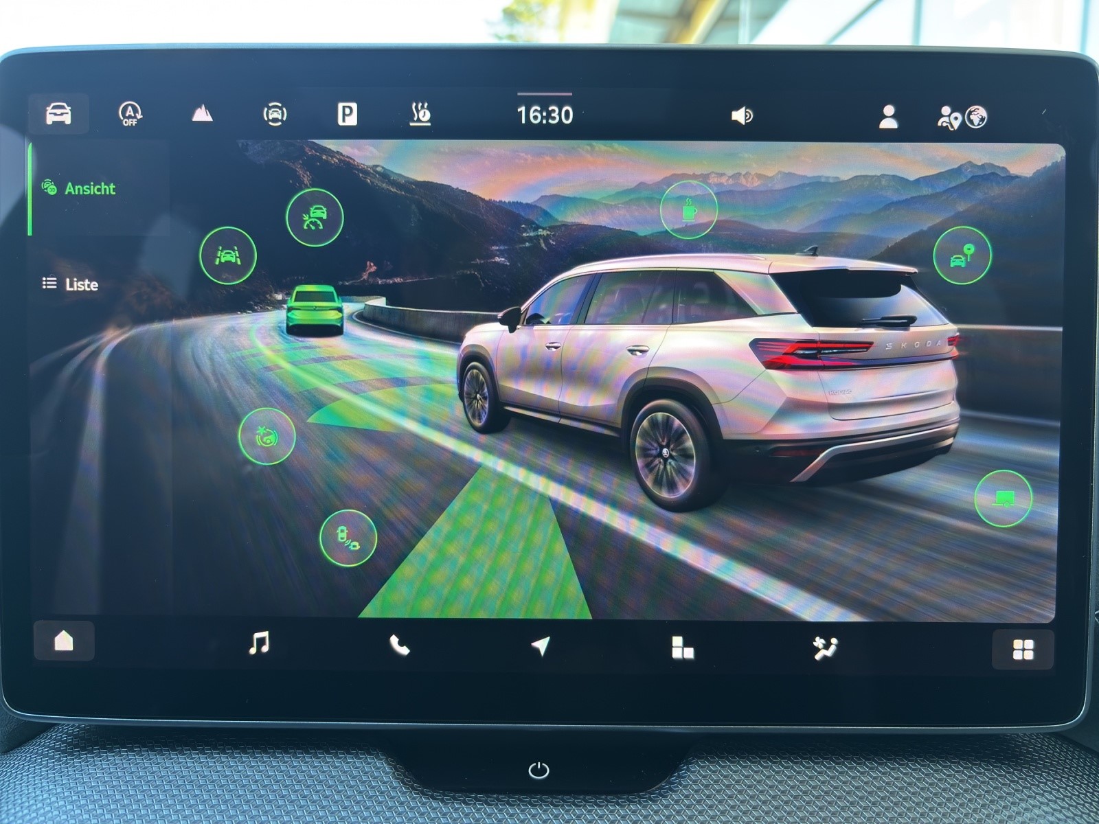 SKODA New Kodiaq 2.0 TSI Sportline 4x4 7 Sitzer mit AHK, Standheizung & Panorama-Schiebedach-image-25