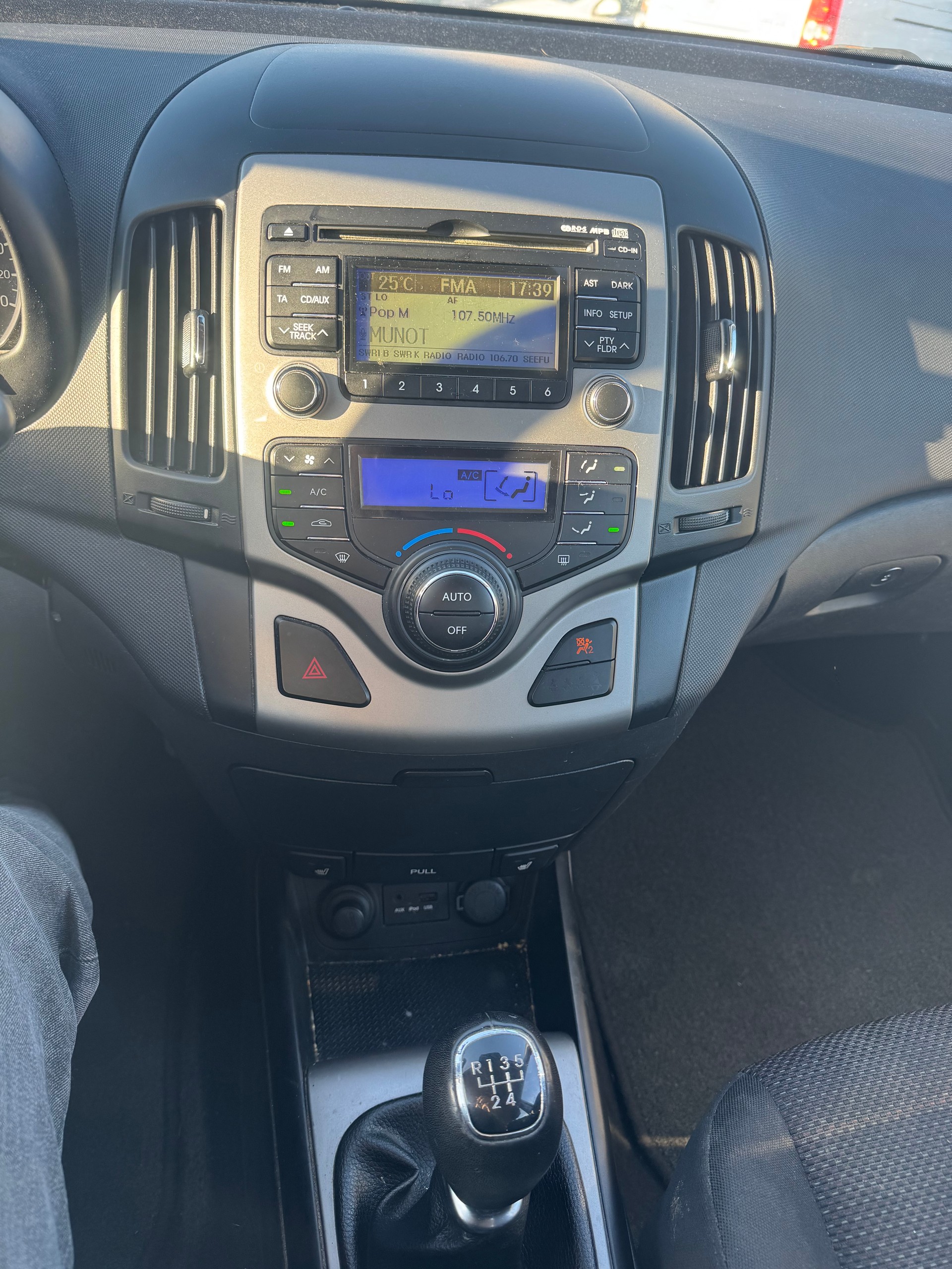 HYUNDAI i30 1.6 Style-image-9