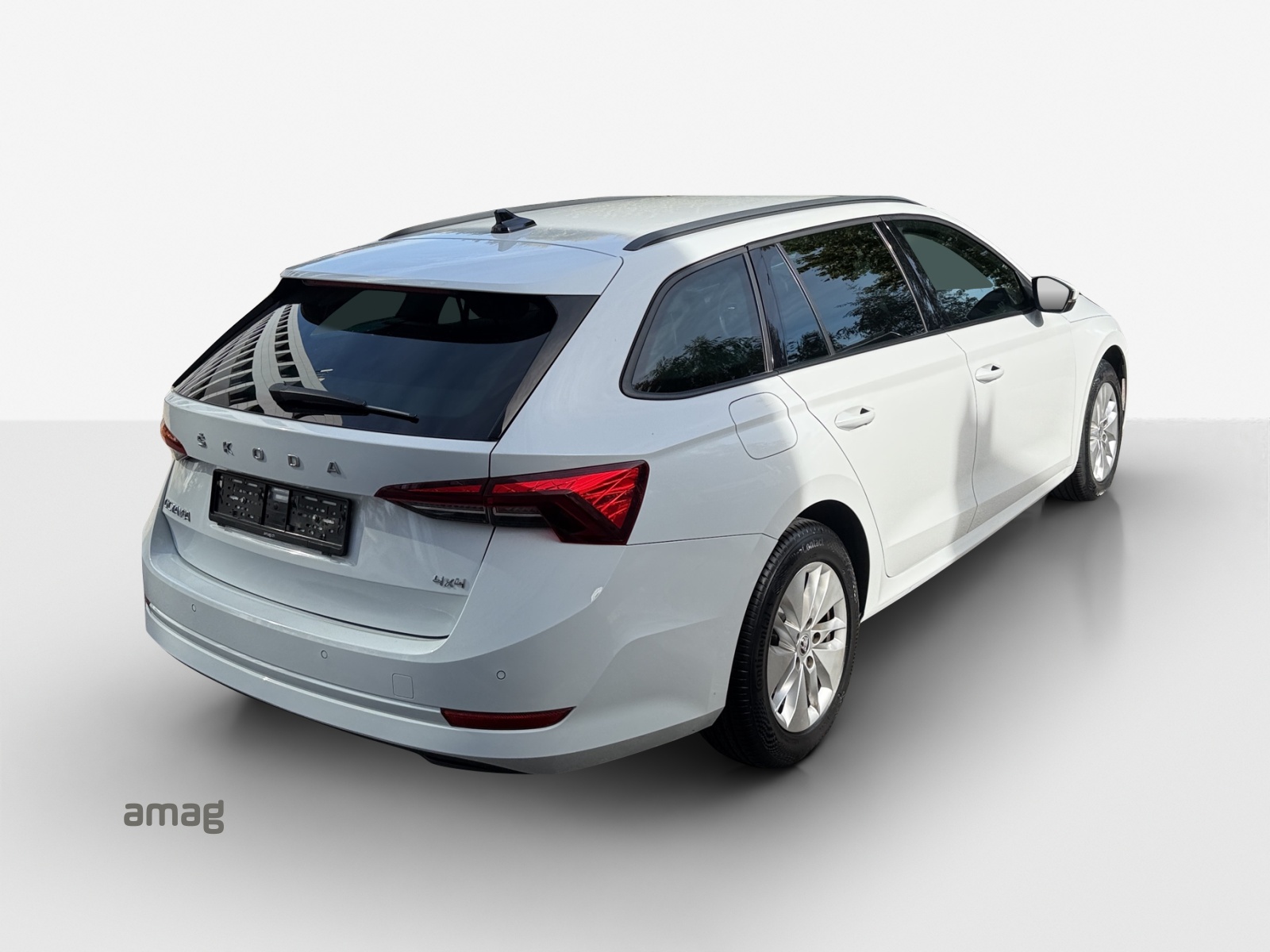 SKODA Octavia Combi 2.0 TDI DSG Ambition 4x4-image-4