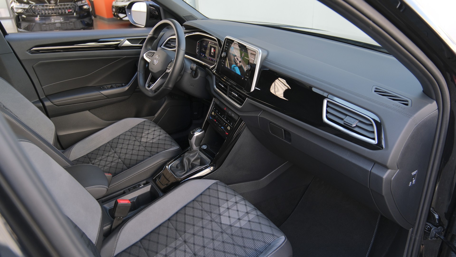 VW T-Roc 1.5 TSI EVO R-Line DSG-image-12