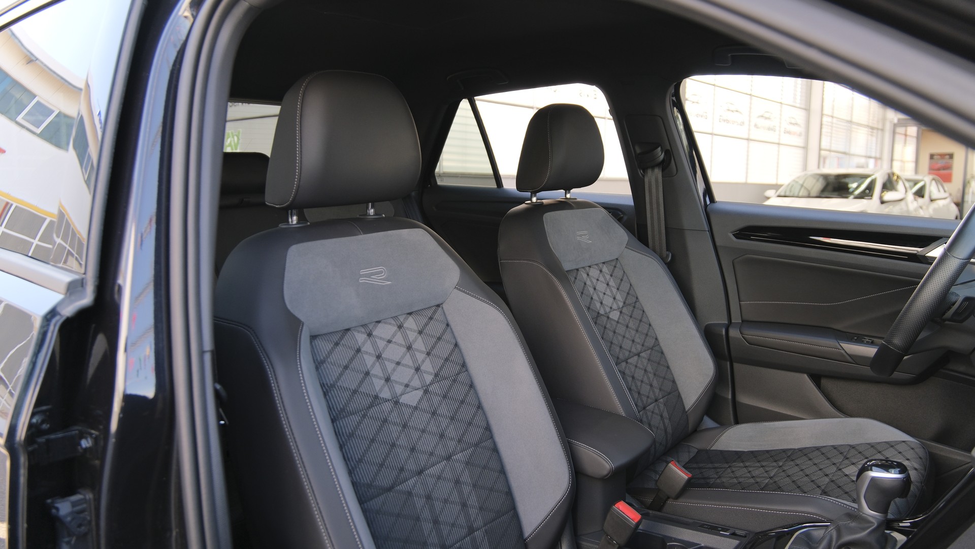VW T-Roc 1.5 TSI EVO R-Line DSG-image-13