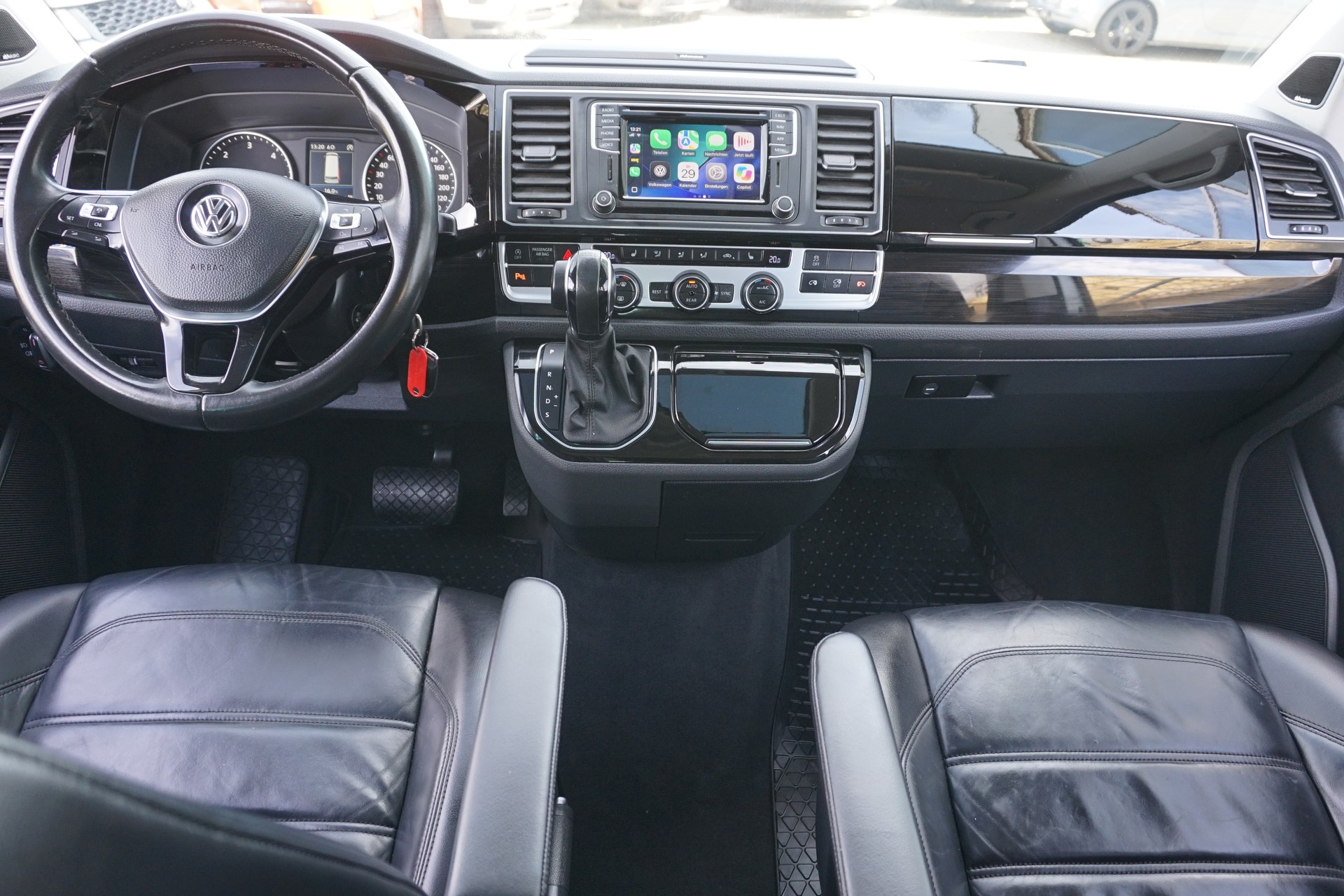 VW Multivan 2.0BiTDI High 4M-image-17