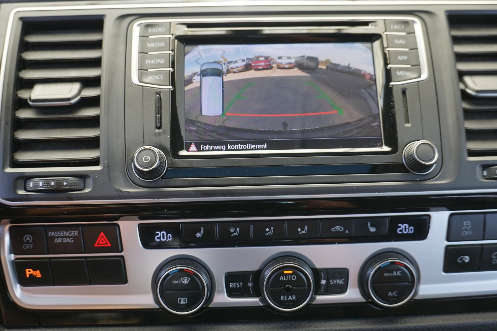 VW Multivan 2.0BiTDI High 4M-image-18