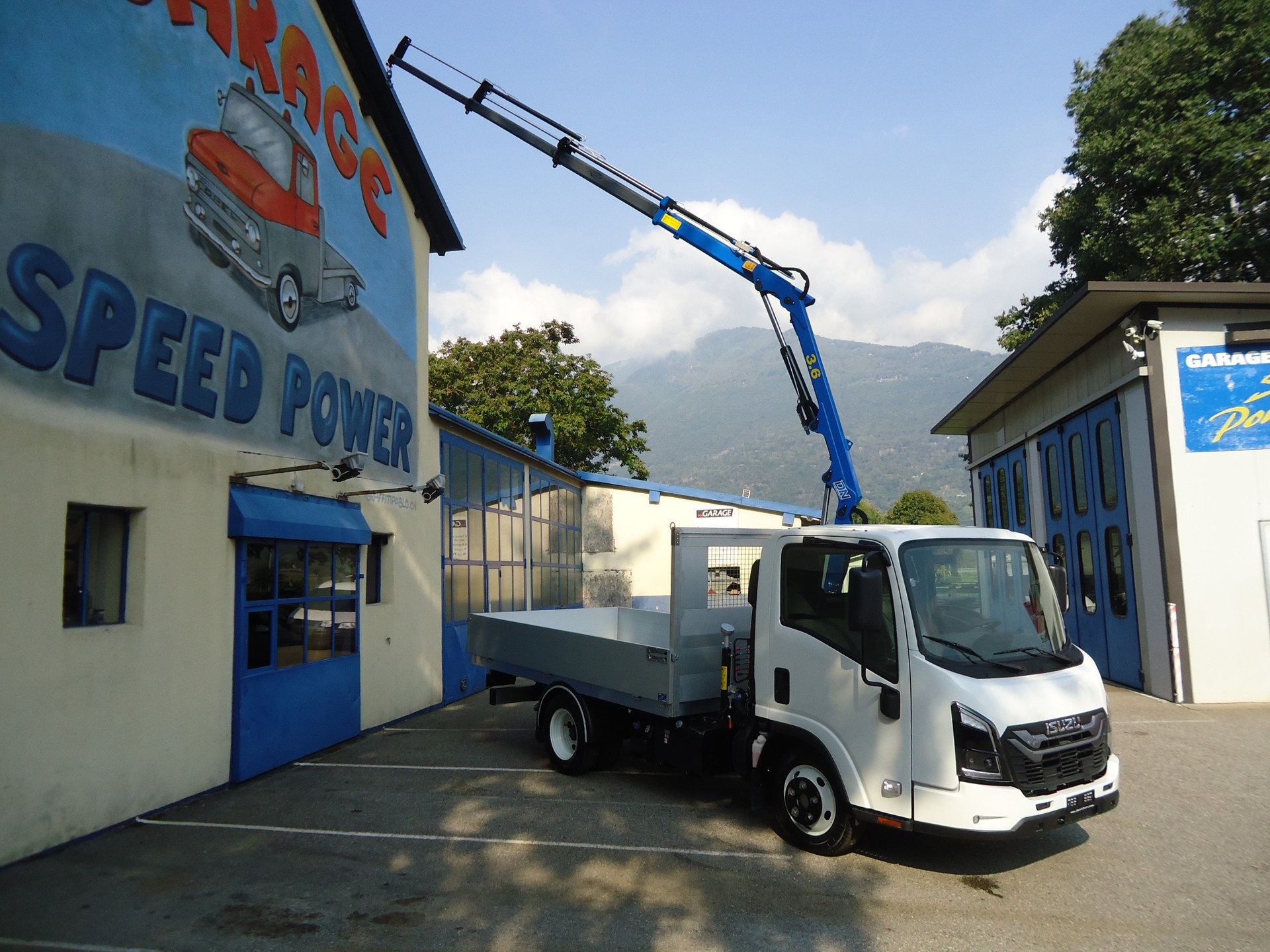 ISUZU M21 TT F - Generation 3 - Ponte Fisso in Alluminio - Gru DN-LEVAT 3.6 S3 - Gancio Traino KG. 3500-image-1