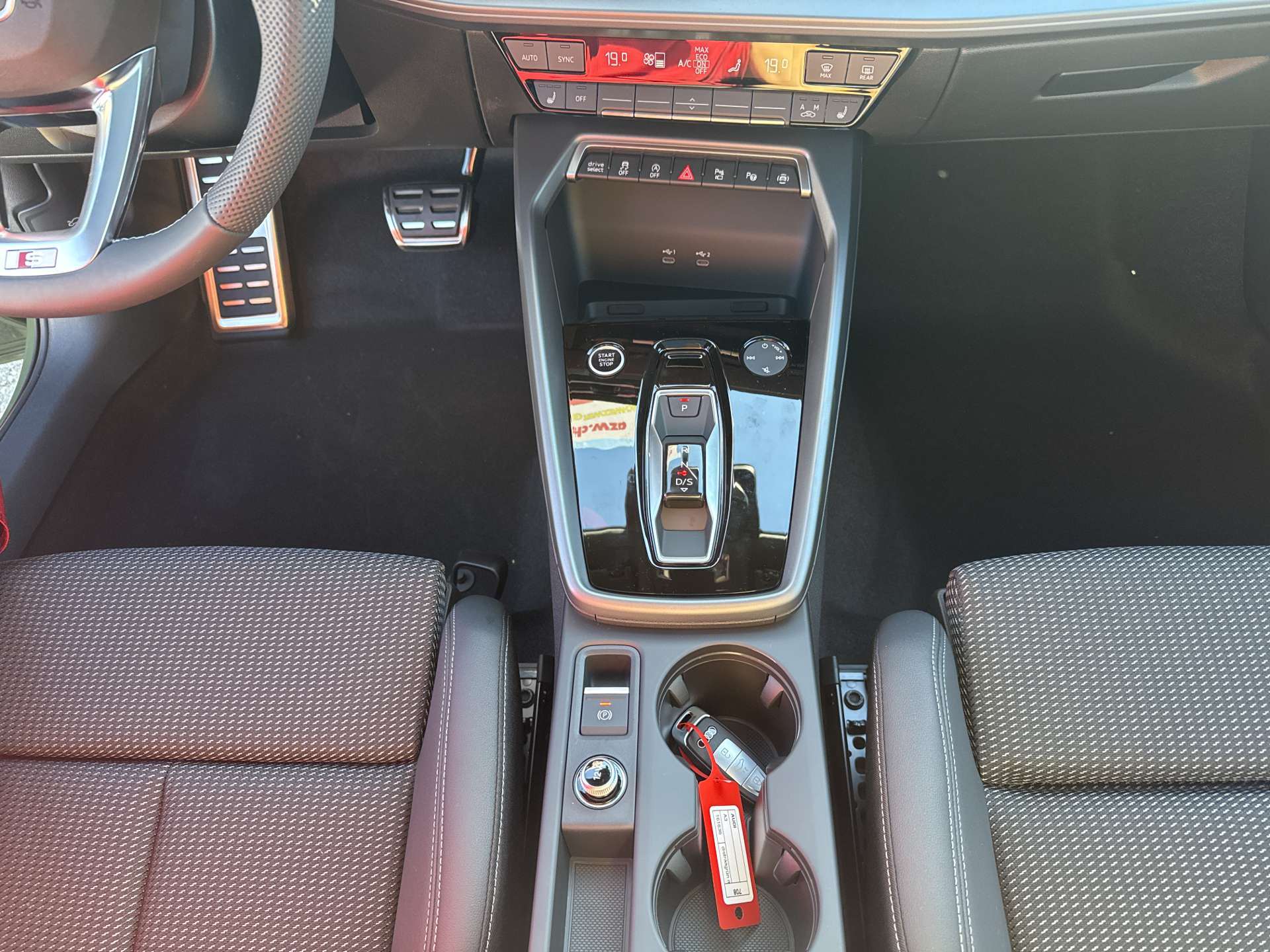 AUDI A3 Sportback 35 TDi S-Line S-Tronic Automat-image-11