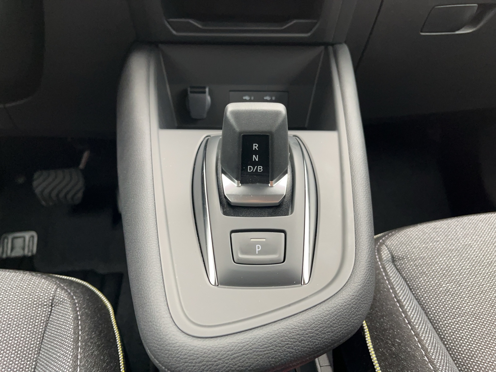 RENAULT Captur 1.8 E-Tech techno-image-12