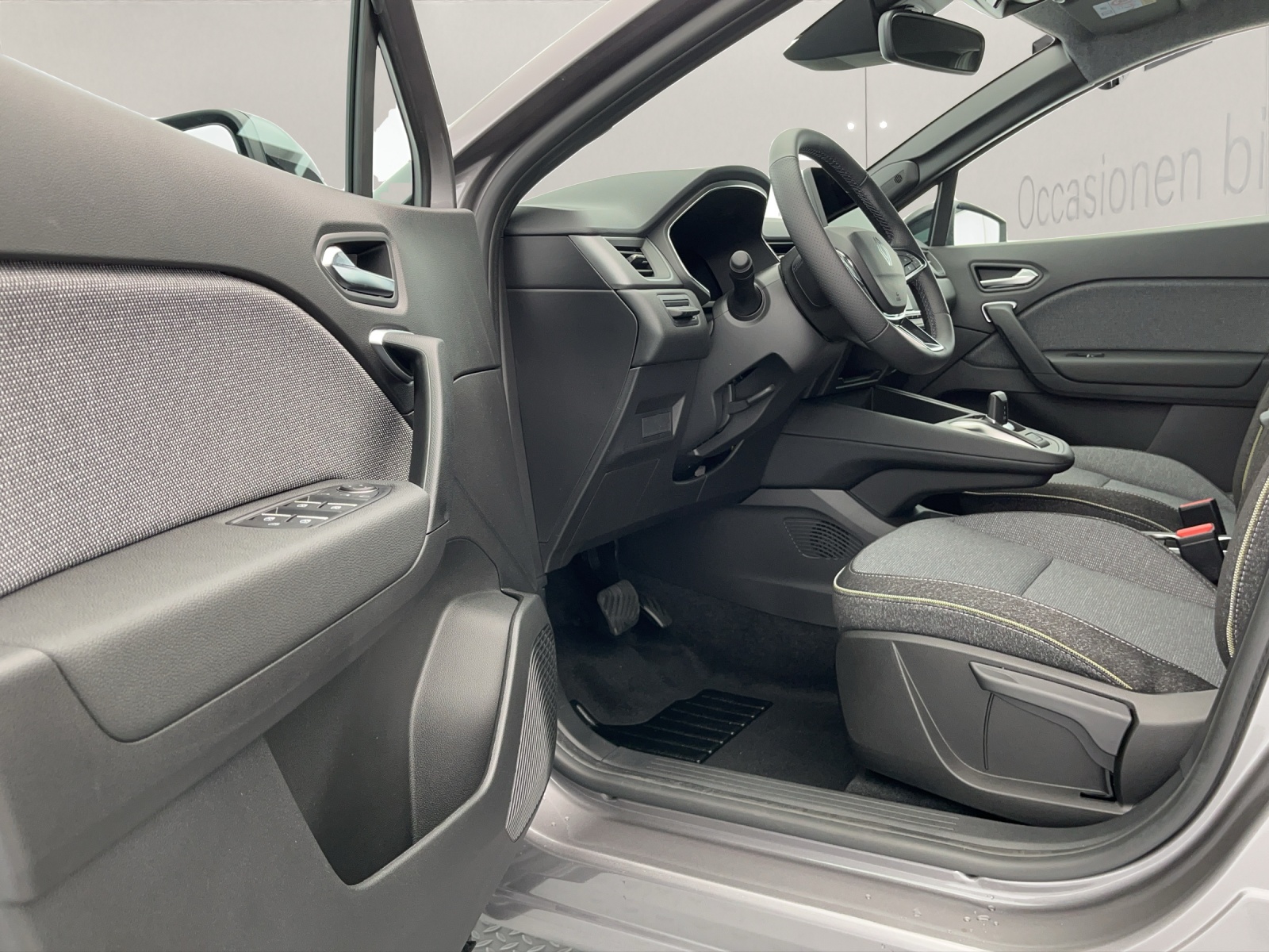 RENAULT Captur 1.8 E-Tech techno-image-6