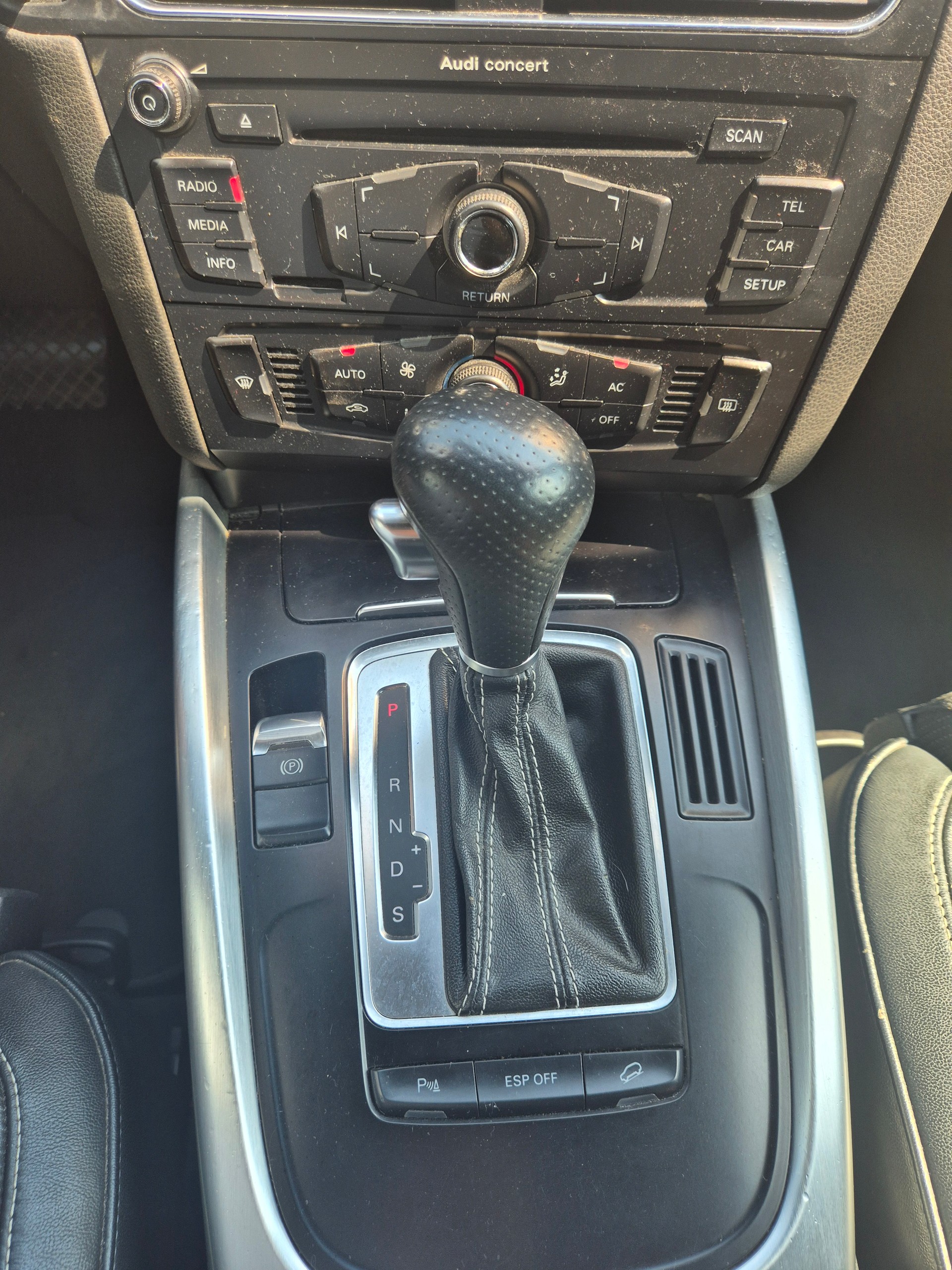 AUDI Q5 2.0 TFSI quattro S-tronic-image-10