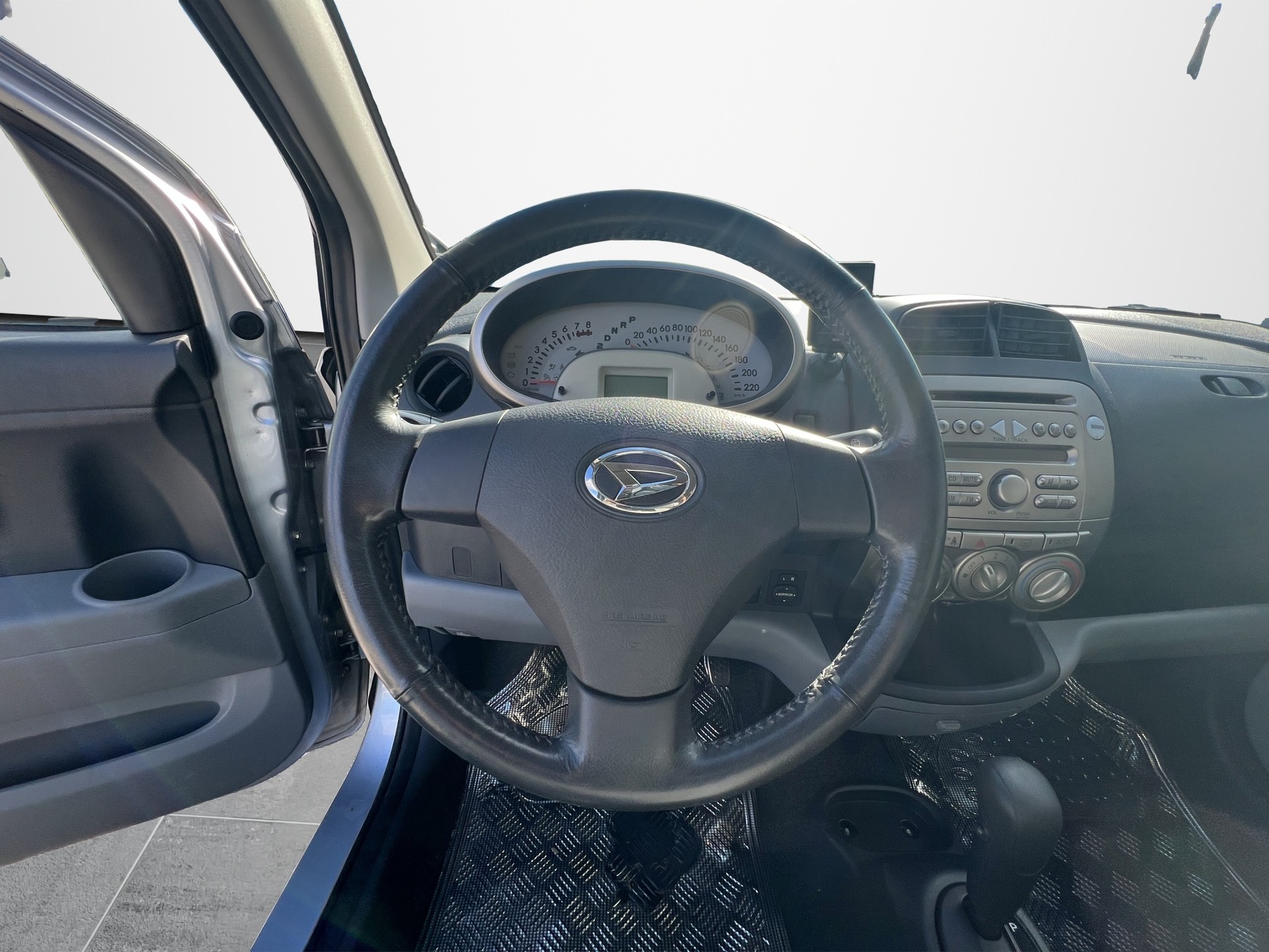 DAIHATSU Sirion 1.3 eco 4WD-image-9