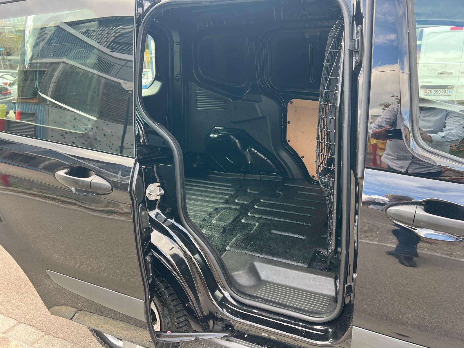 FORD Transit Courier Van 1.0 EcoBoost Limited-image-13