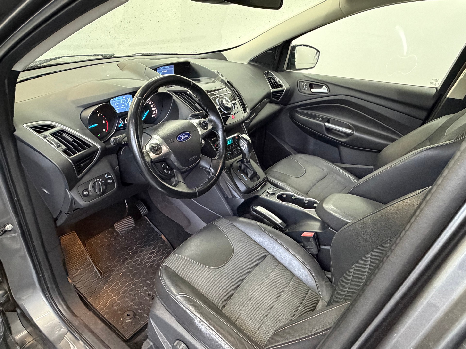 FORD Kuga 2.0 TDCi Titanium S 4WD PowerShift-image-8