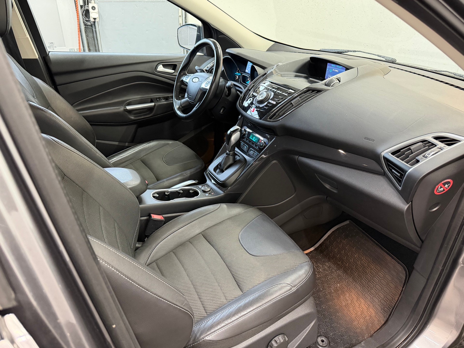 FORD Kuga 2.0 TDCi Titanium S 4WD PowerShift-image-9