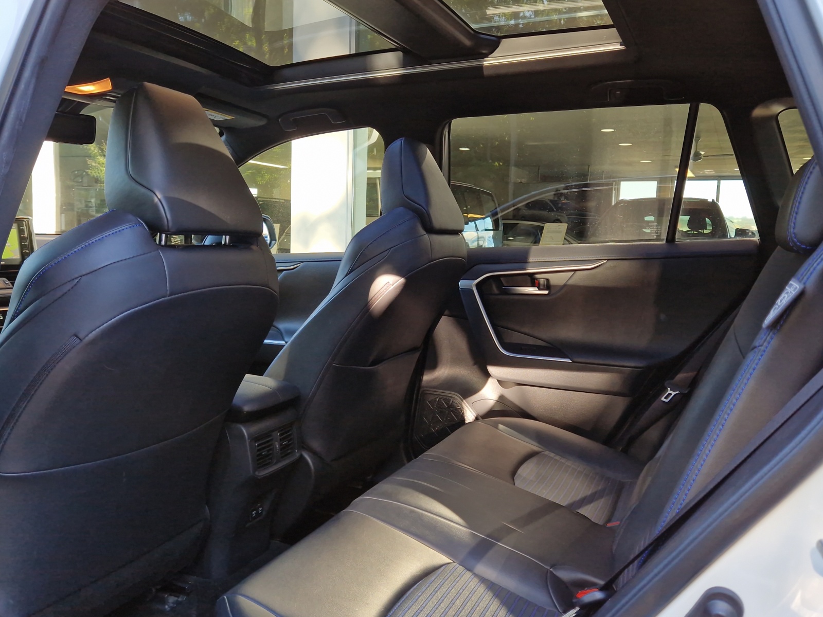 TOYOTA RAV-4 2.5 HEV Style-image-8