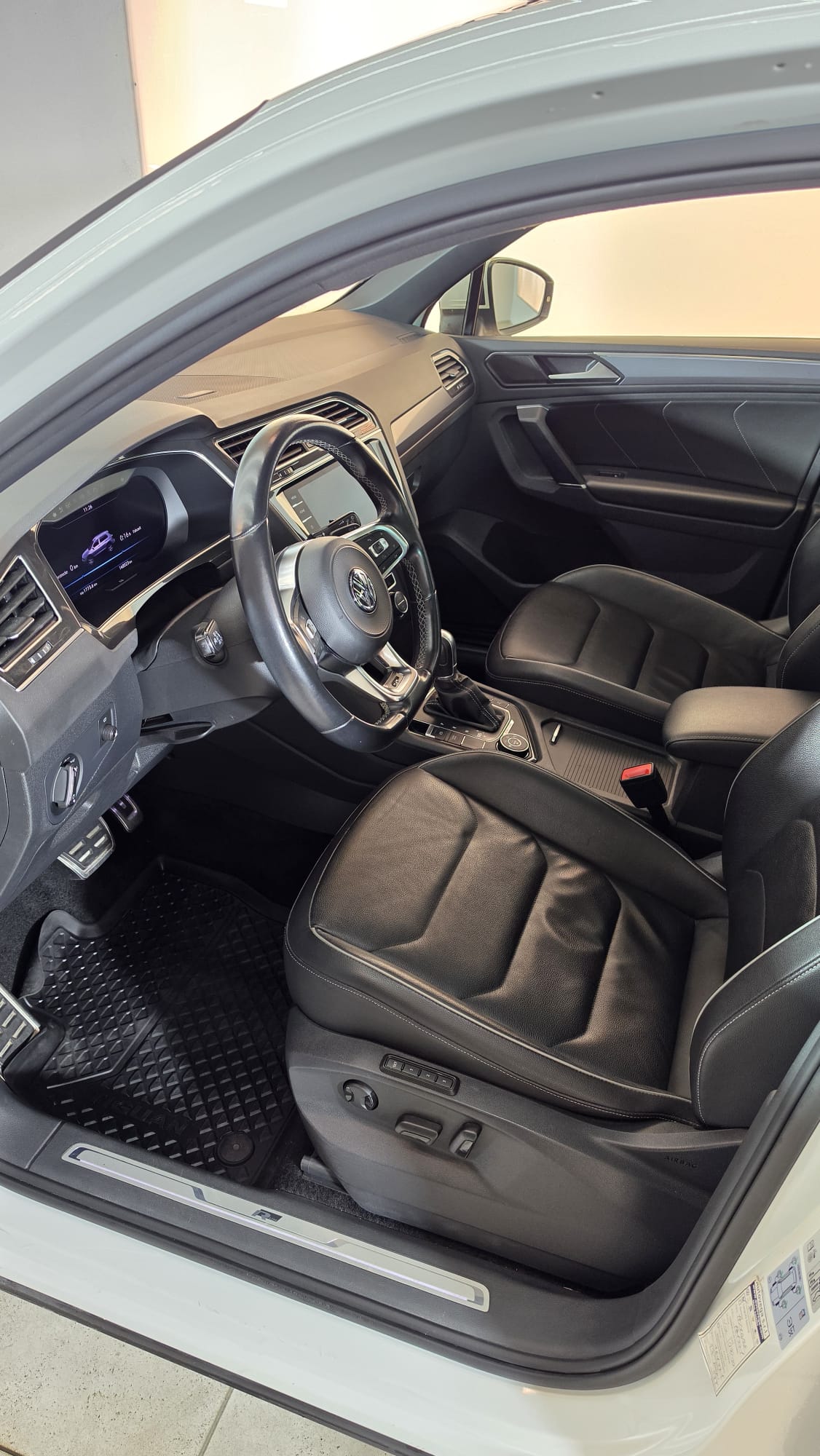 VW Tiguan 2.0 TDI SCR Sound 4Motion DSG, TOP AUSSTATTUNG, CH-FAHRZEUG, FRISCH AB SERVICE-image-10