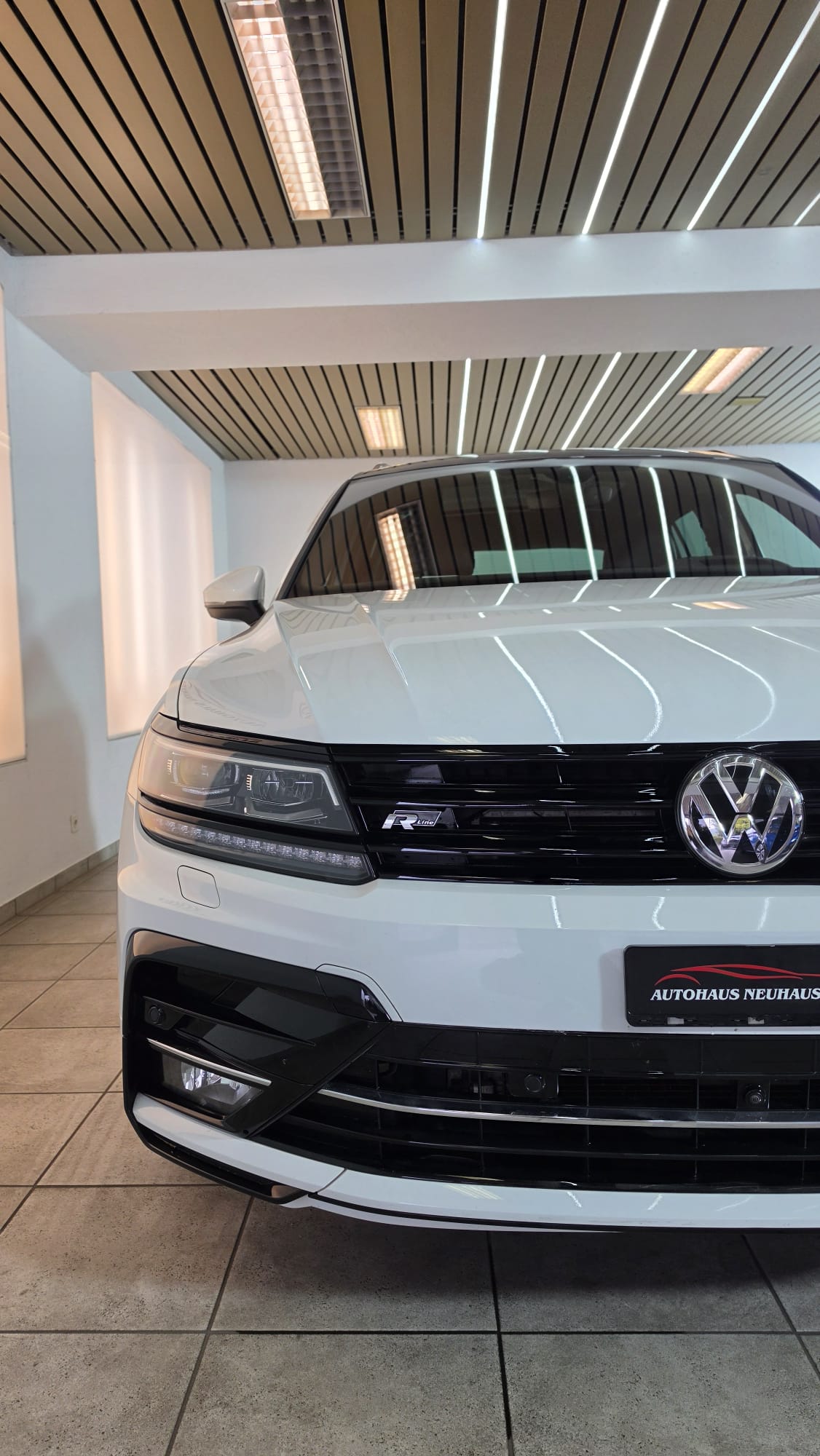 VW Tiguan 2.0 TDI SCR Sound 4Motion DSG, TOP AUSSTATTUNG, CH-FAHRZEUG, FRISCH AB SERVICE-image-3