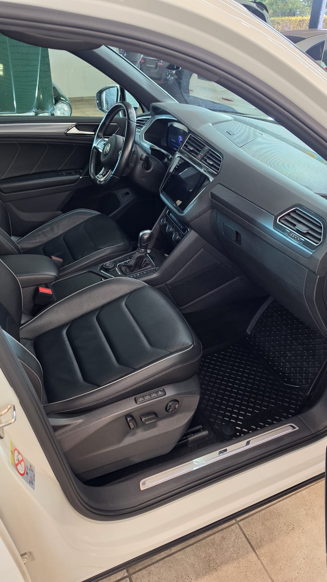 VW Tiguan 2.0 TDI SCR Sound 4Motion DSG, TOP AUSSTATTUNG, CH-FAHRZEUG, FRISCH AB SERVICE-image-11