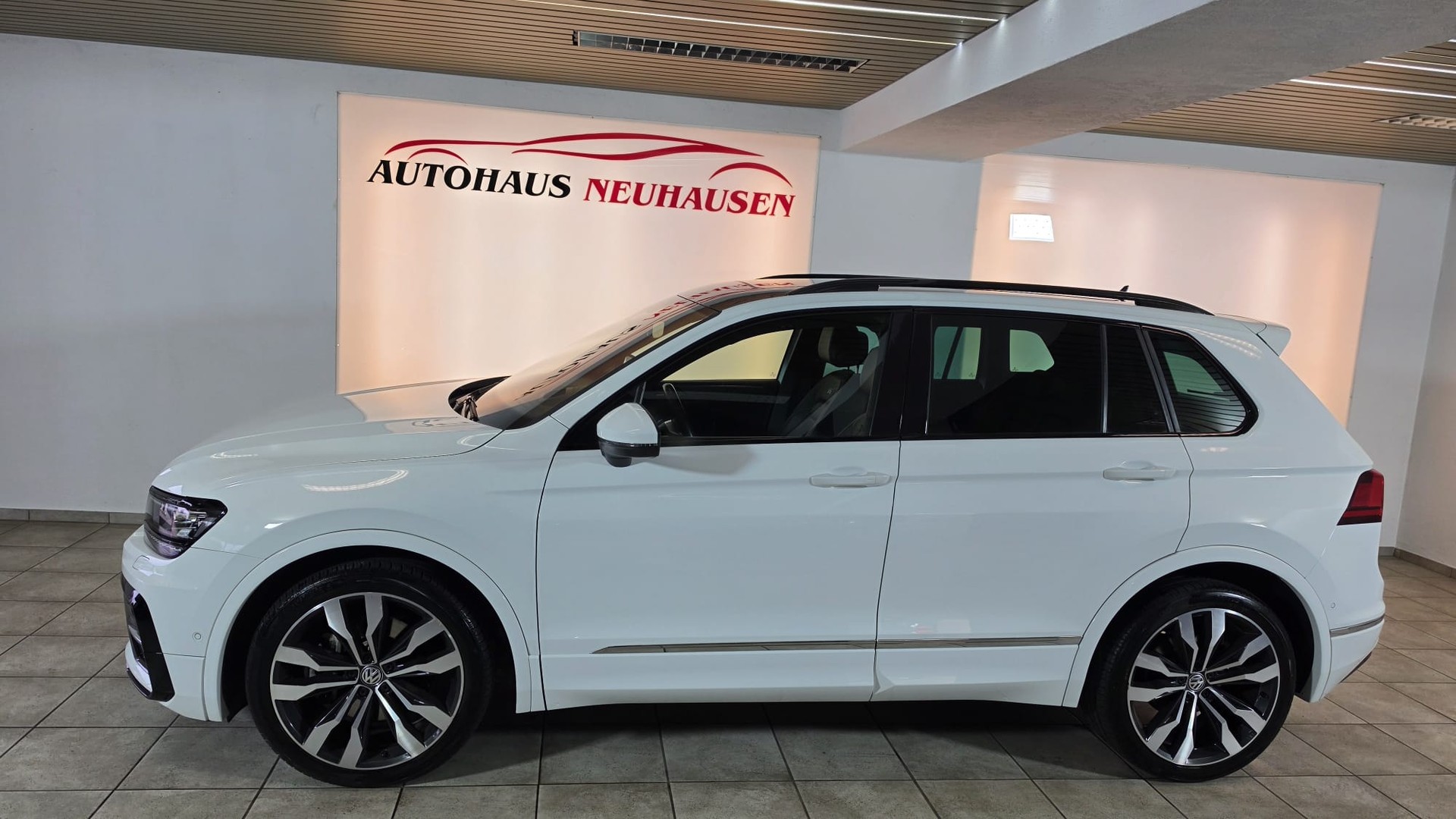 VW Tiguan 2.0 TDI SCR Sound 4Motion DSG, TOP AUSSTATTUNG, CH-FAHRZEUG, FRISCH AB SERVICE-image-5