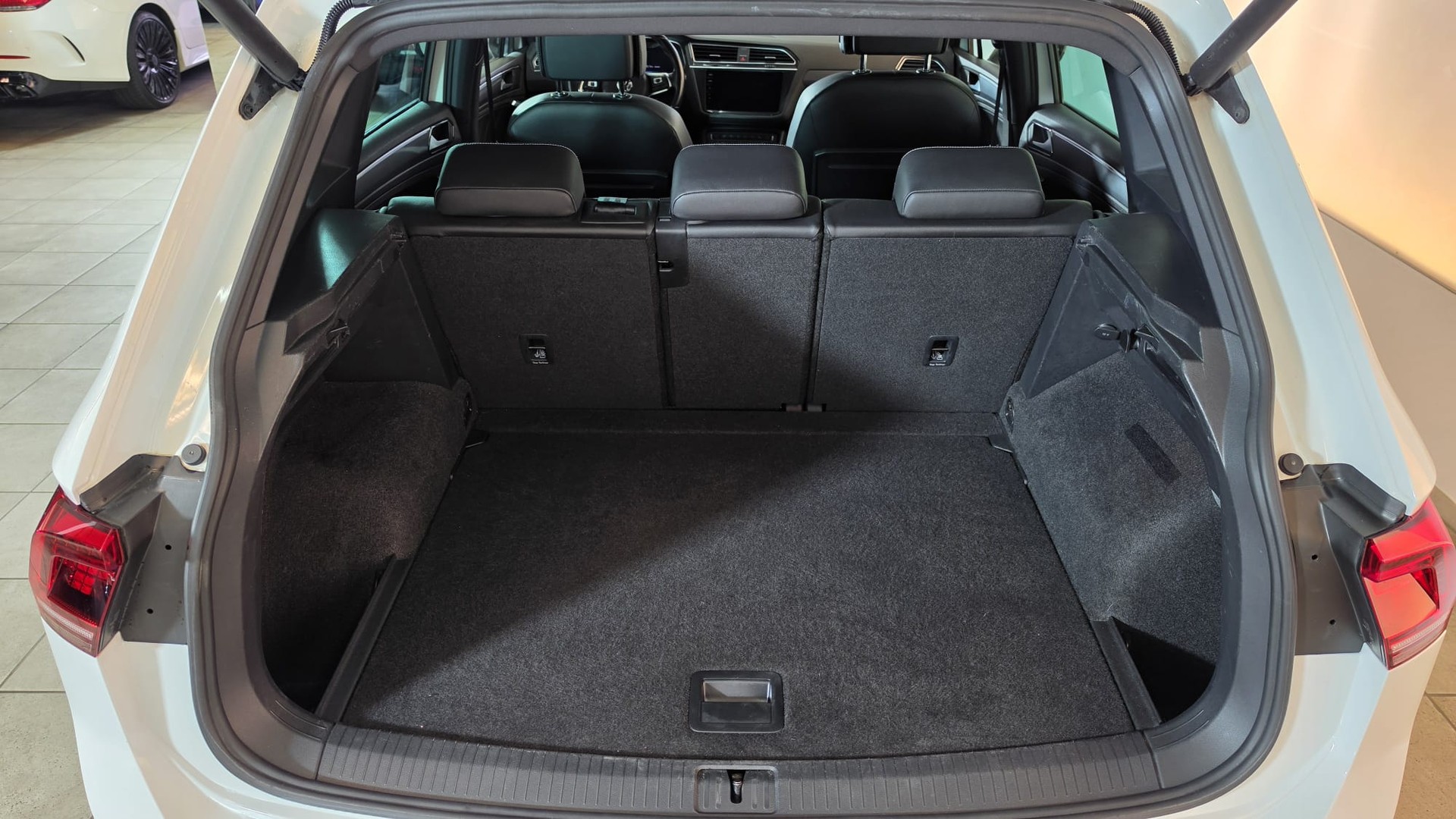 VW Tiguan 2.0 TDI SCR Sound 4Motion DSG, TOP AUSSTATTUNG, CH-FAHRZEUG, FRISCH AB SERVICE-image-13