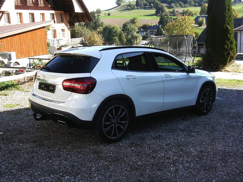 MERCEDES-BENZ GLA 200-image-2