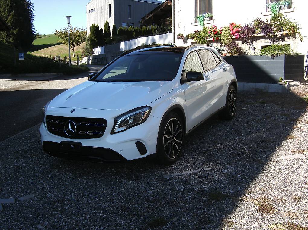 MERCEDES-BENZ GLA 200-image-1