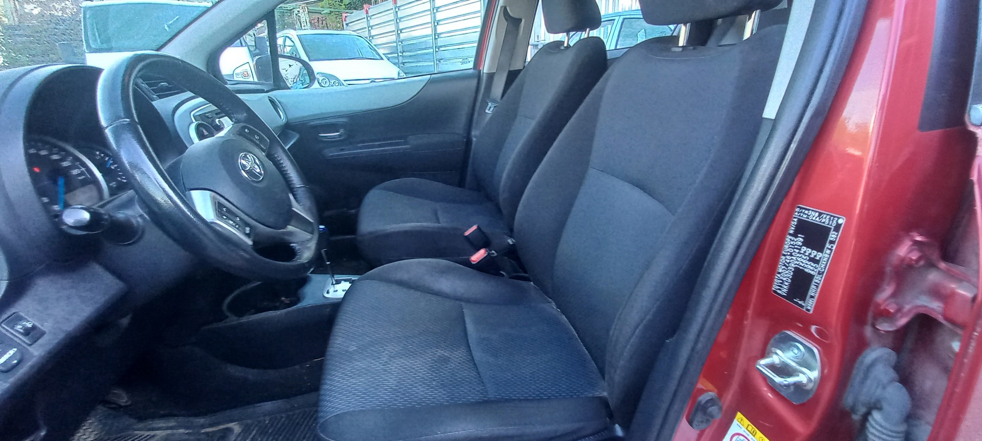 TOYOTA Yaris 1.5 VVT-i Hybrid Luna CVT-image-8