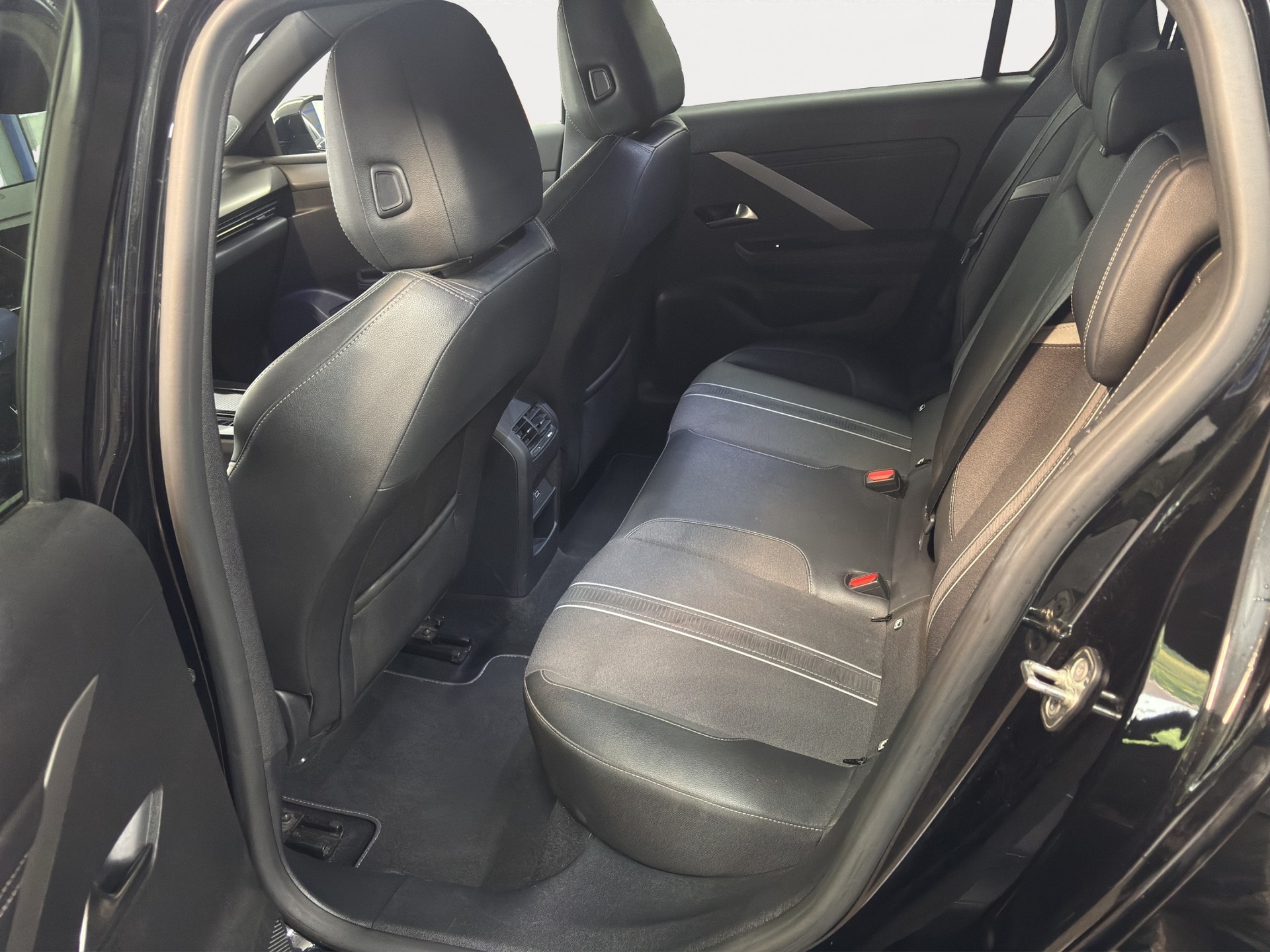 OPEL Astra Sports Tourer 1.6 PHEV Turbo GS A-image-12