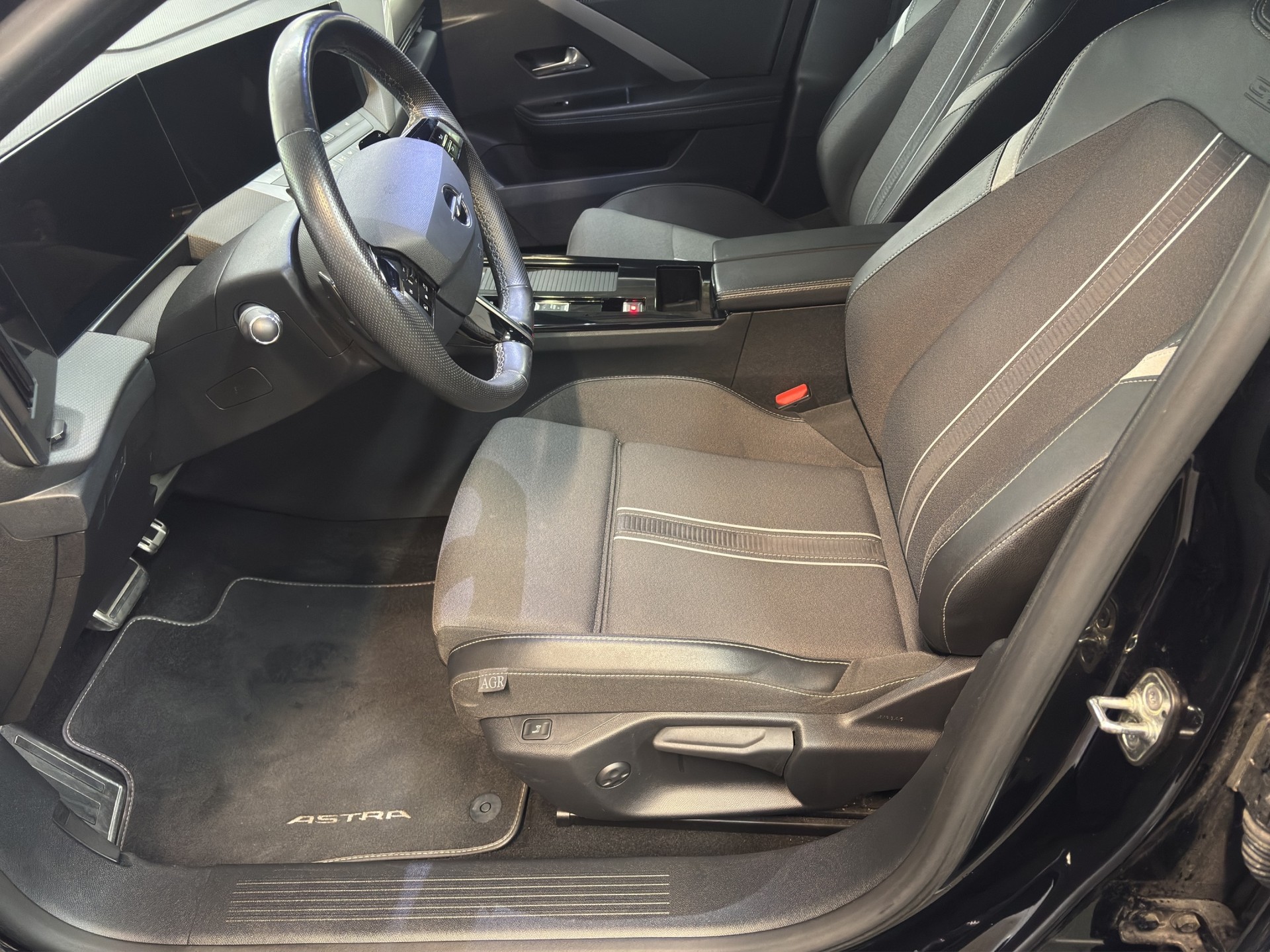 OPEL Astra Sports Tourer 1.6 PHEV Turbo GS A-image-8
