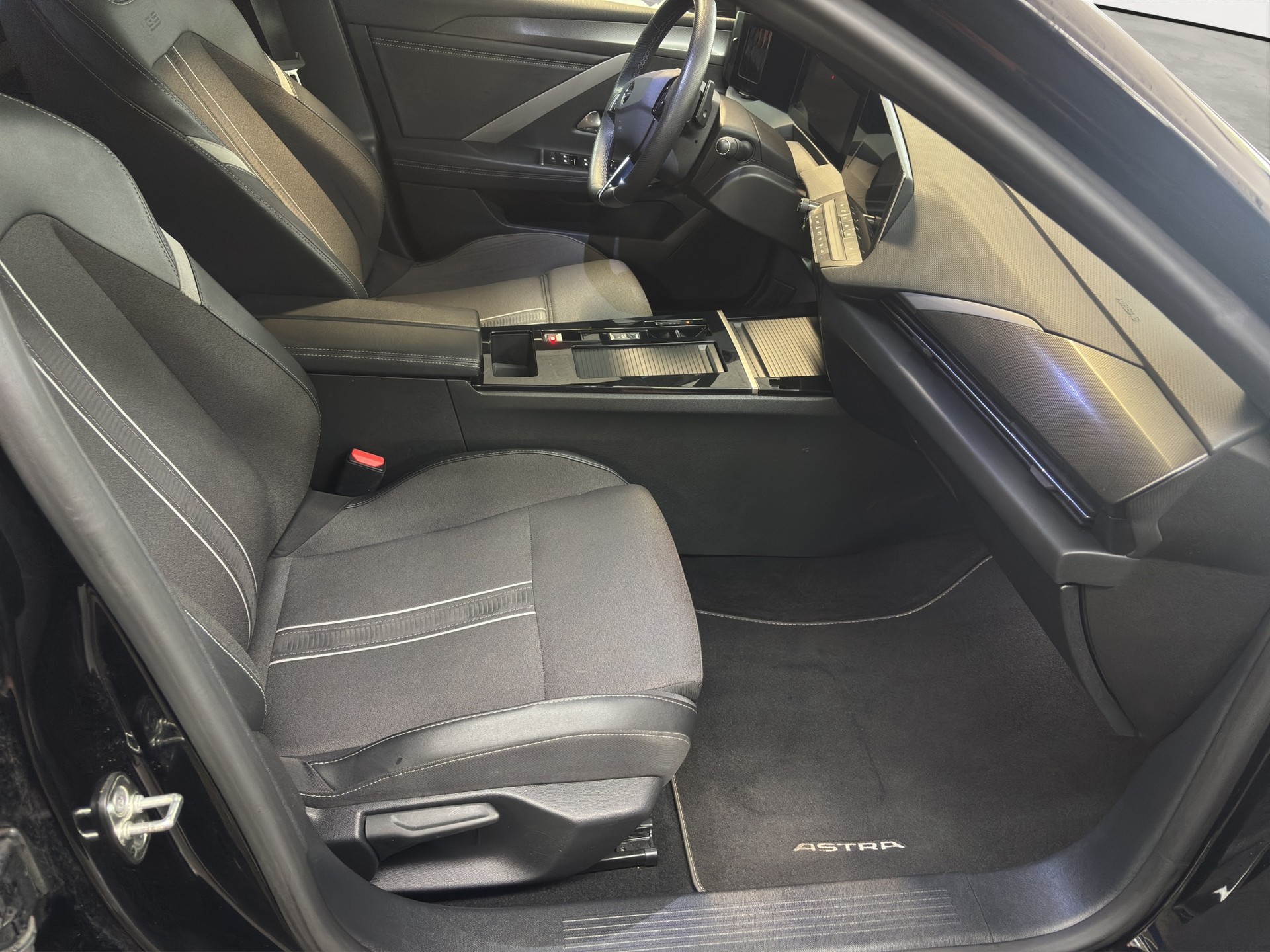 OPEL Astra Sports Tourer 1.6 PHEV Turbo GS A-image-17