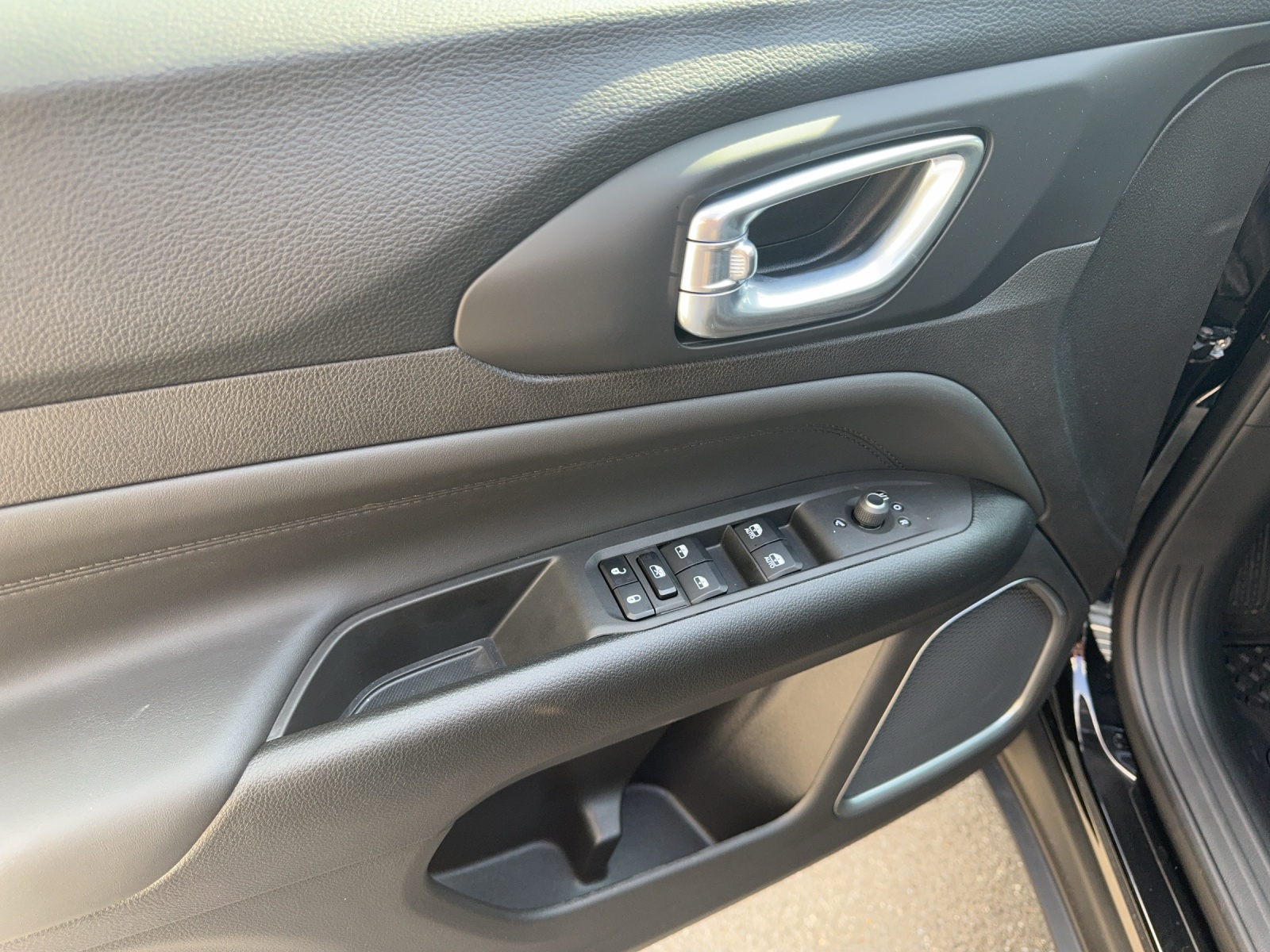 JEEP Compass 1.3 Swiss Altitude 4xe Pack Plus-image-11