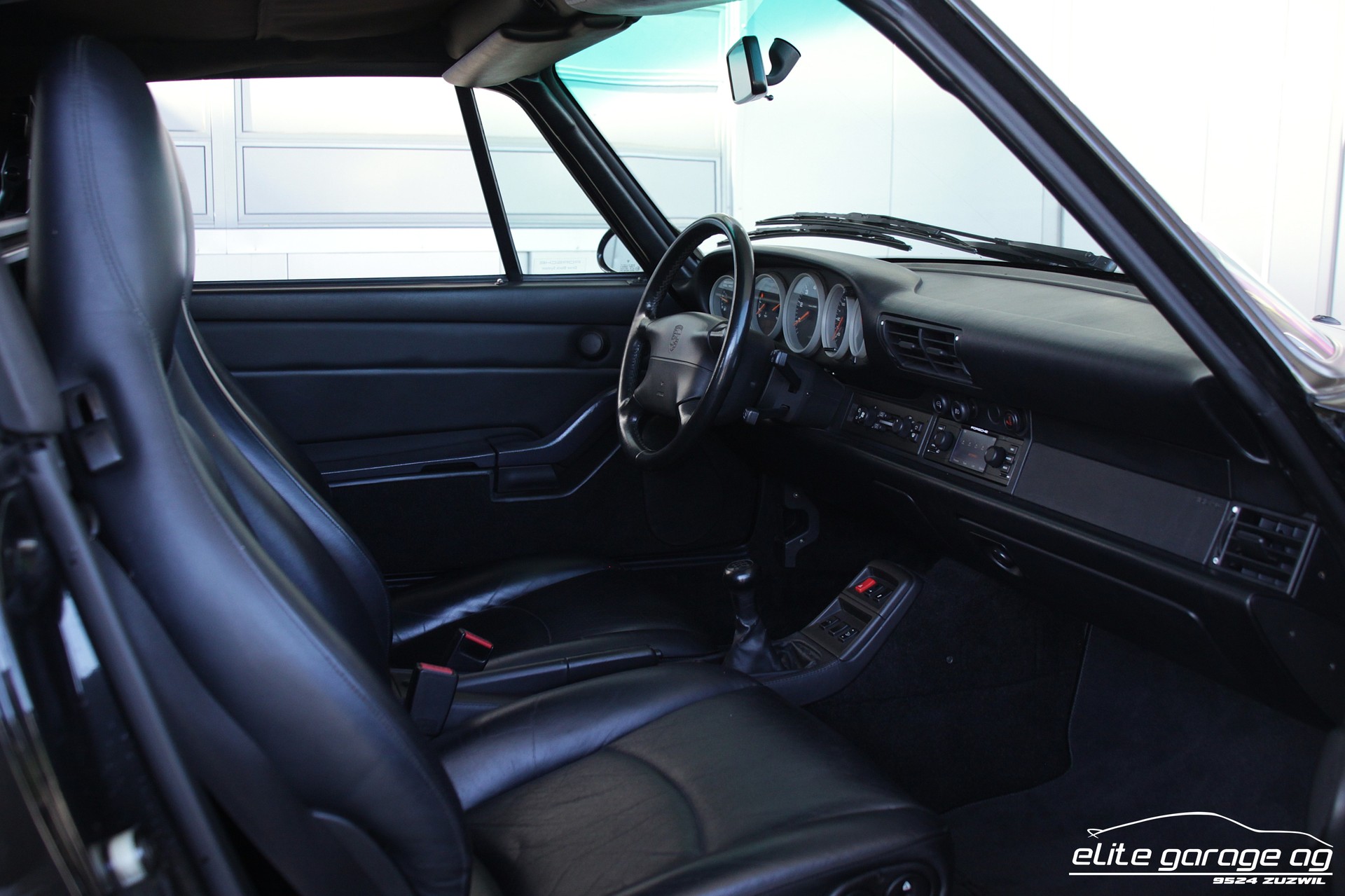 PORSCHE 911 Carrera Cabrio-image-15
