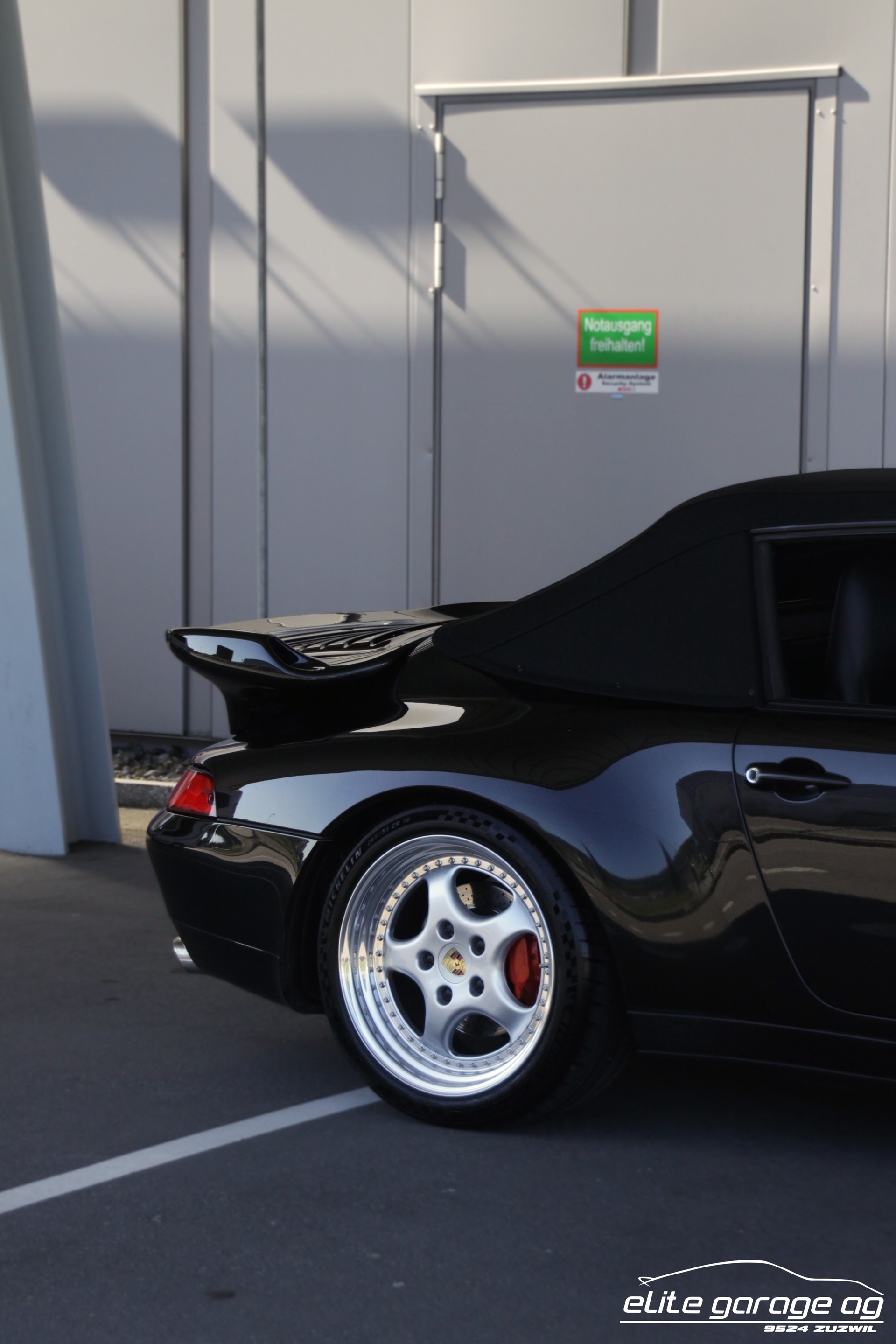 PORSCHE 911 Carrera Cabrio-image-11