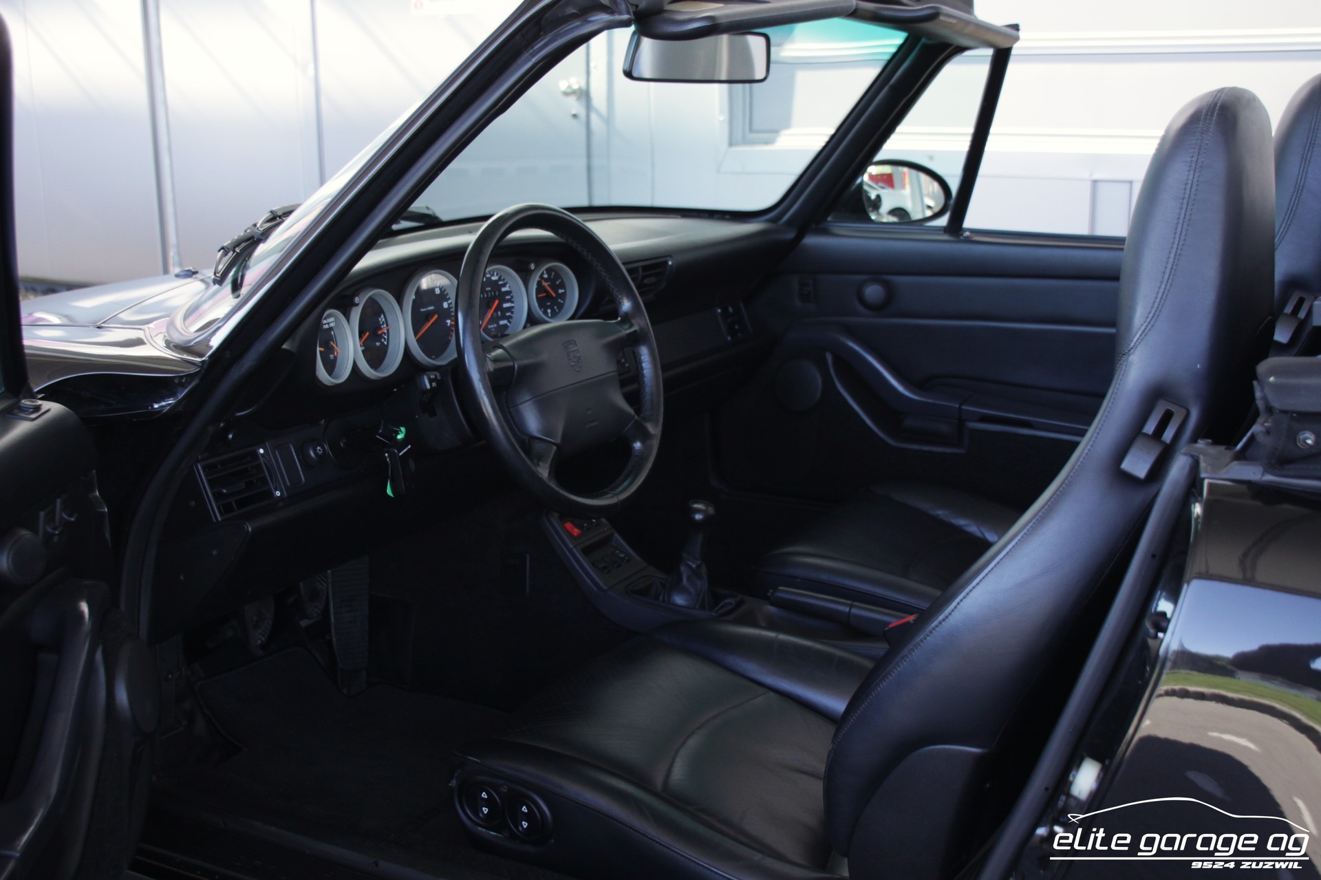 PORSCHE 911 Carrera Cabrio-image-13