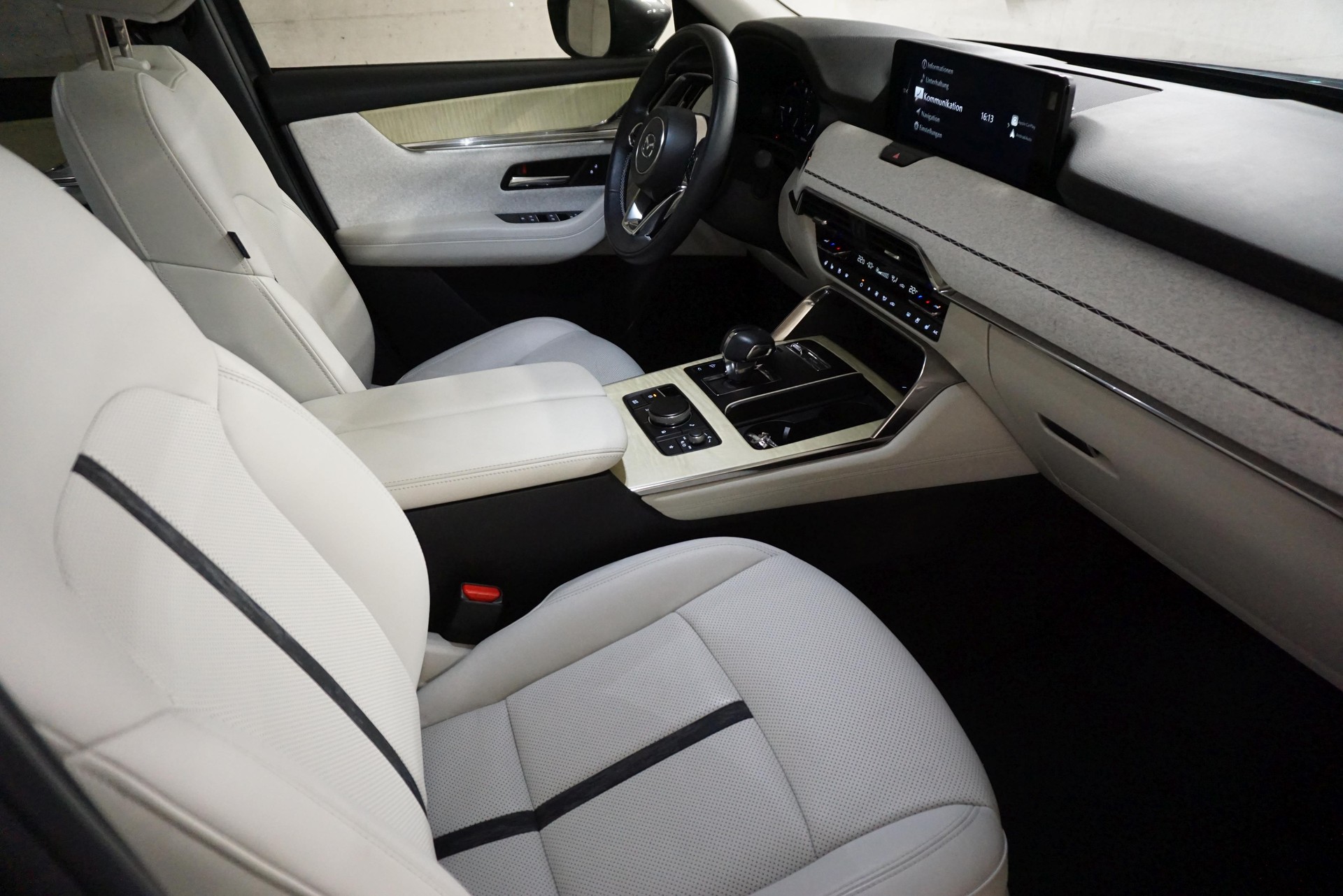 MAZDA CX-60 e-Skyactiv PHEV 327 AWD Takumi-image-9
