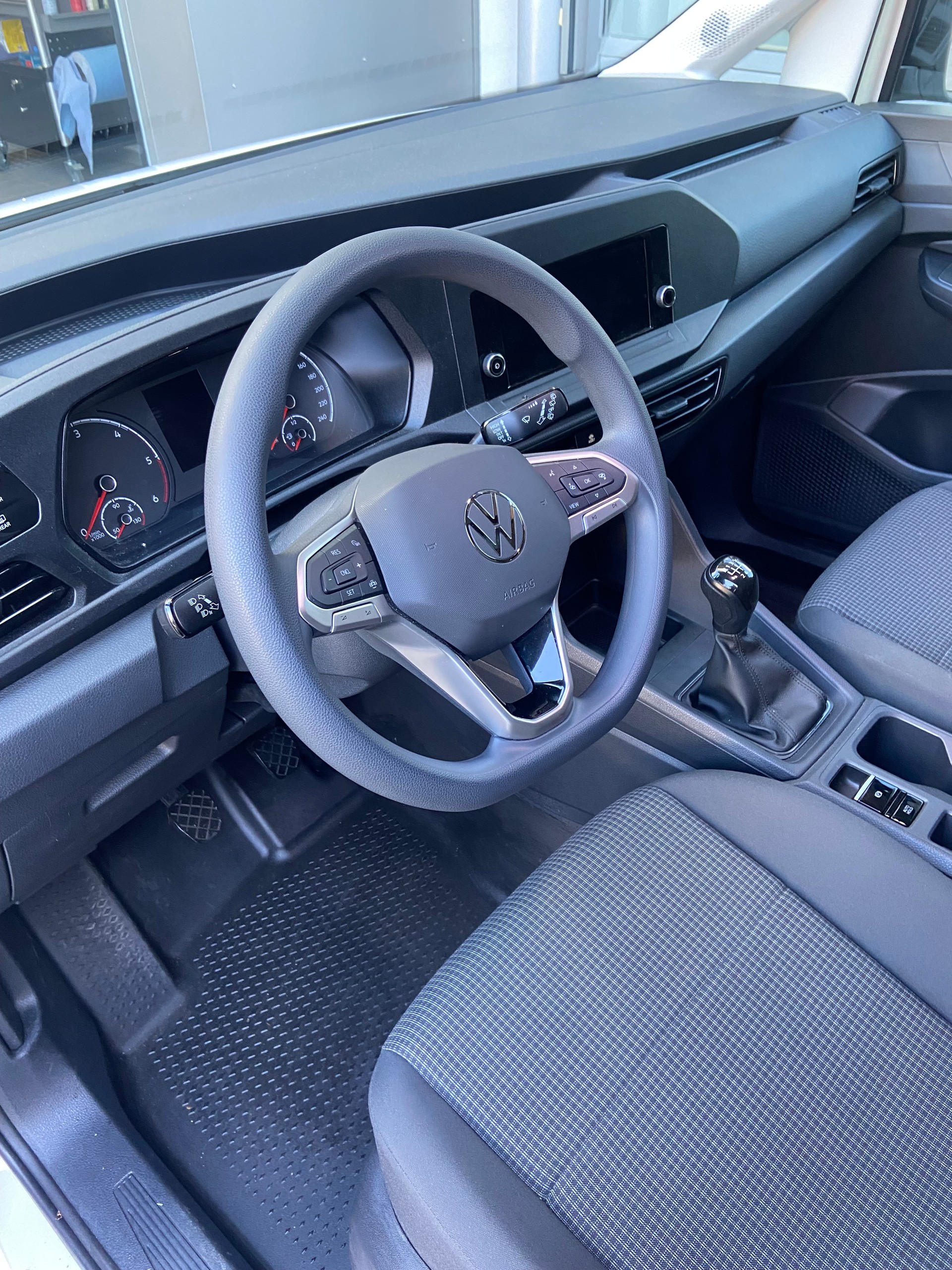 VW Caddy Cargo 2.0TDI Entry-image-6