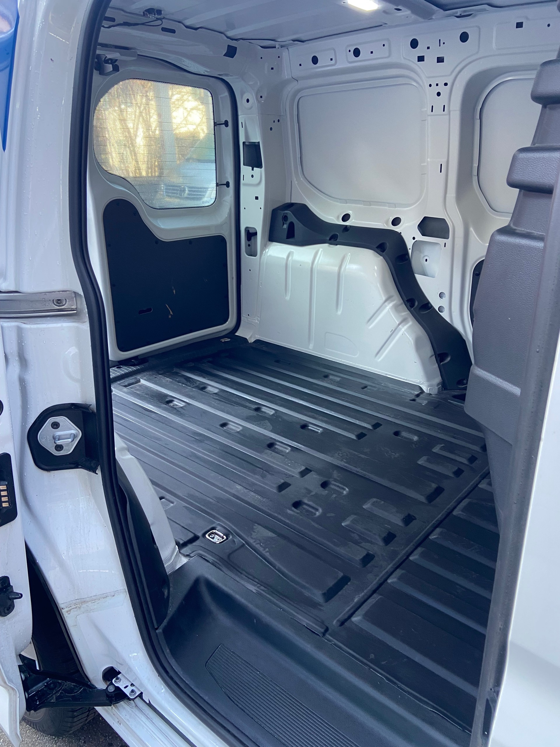 VW Caddy Cargo 2.0TDI Entry-image-4