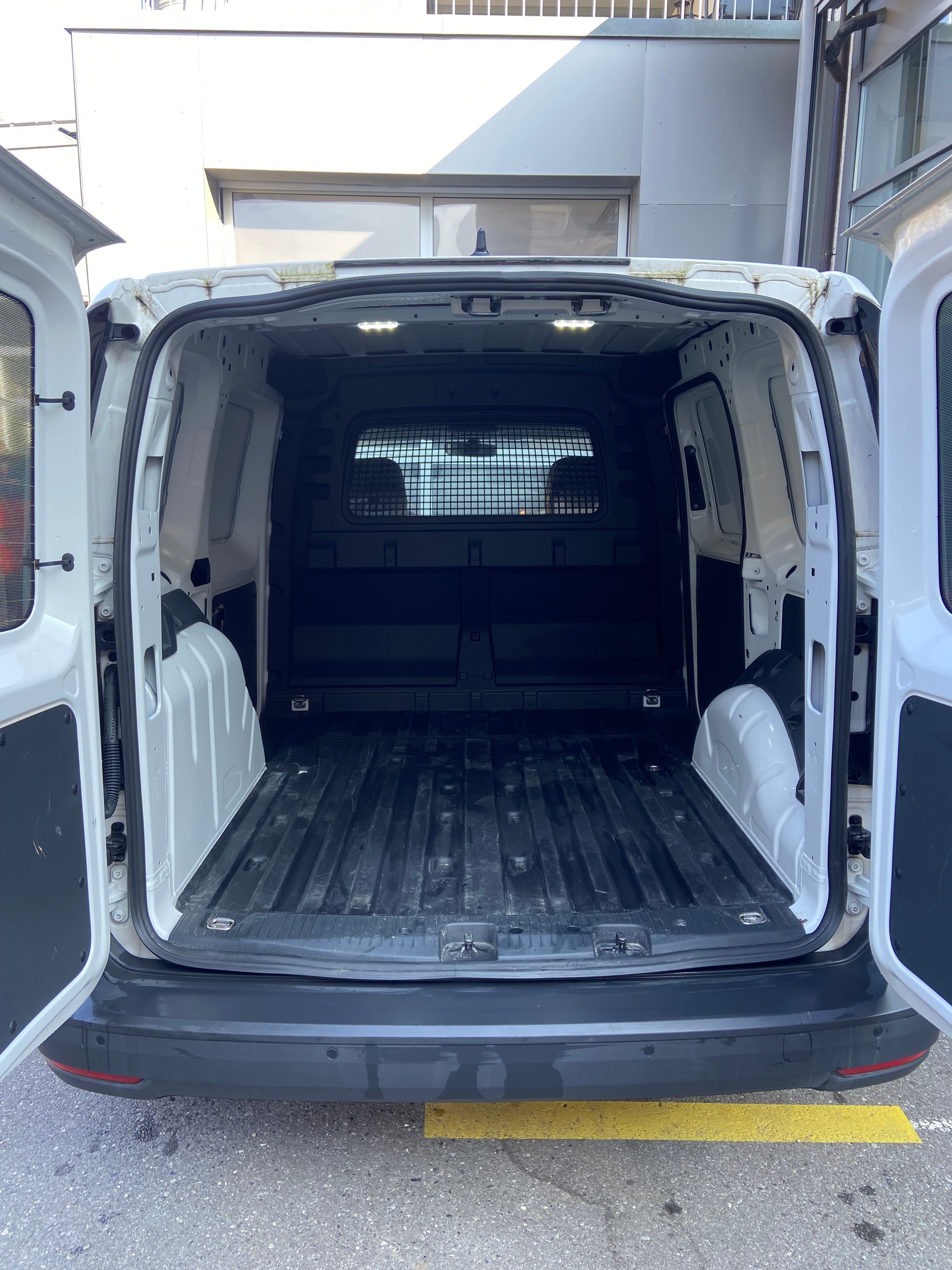 VW Caddy Cargo 2.0TDI Entry-image-5