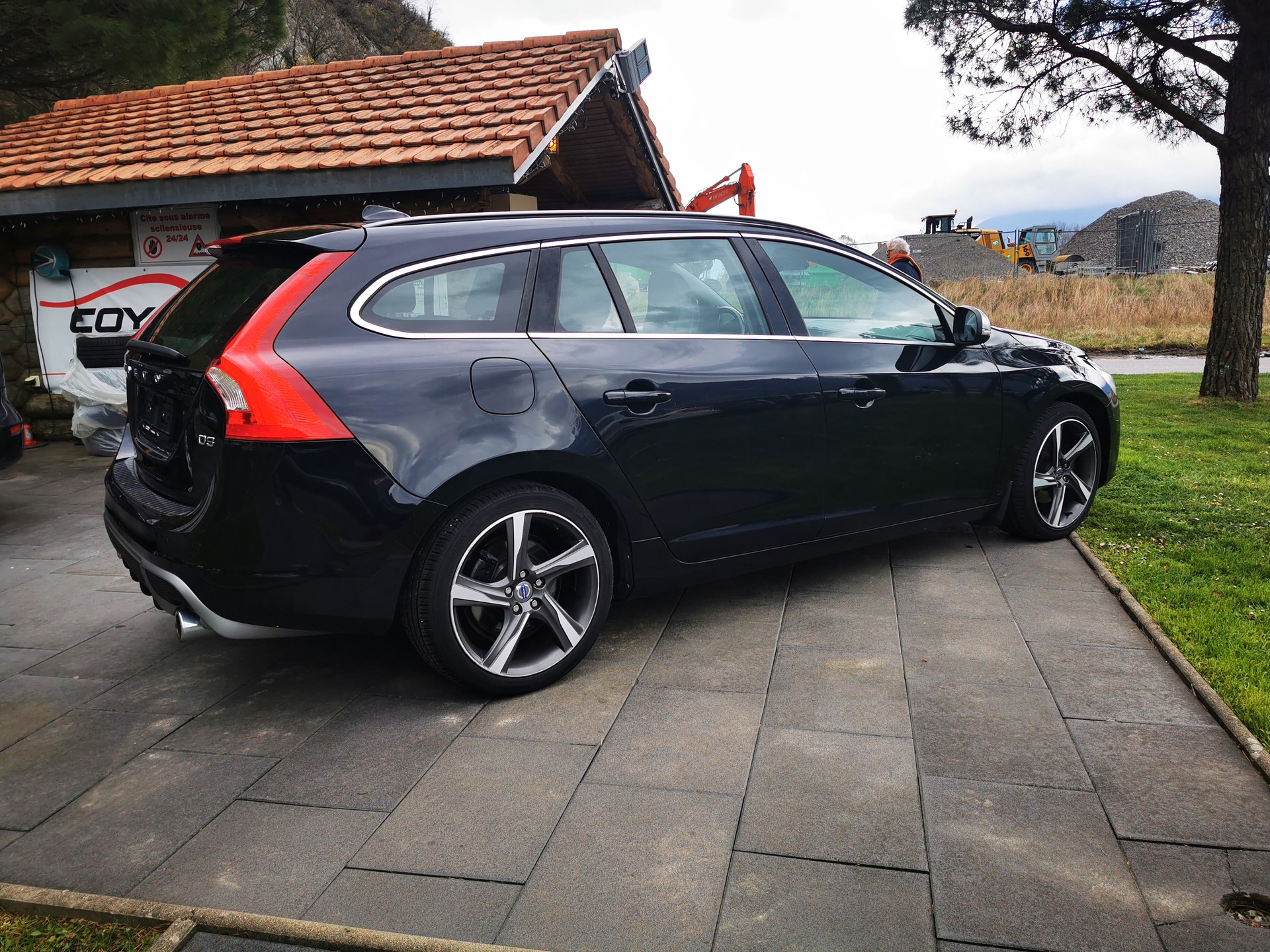 VOLVO V60 D3 R-Design Geartronic-image-11